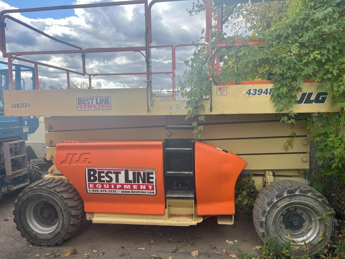 2007 JLG 4394RT in Warminster, PA