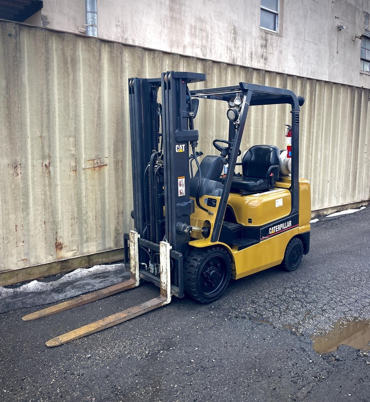 2003 CATERPILLAR GC25K in Clifton, NJ