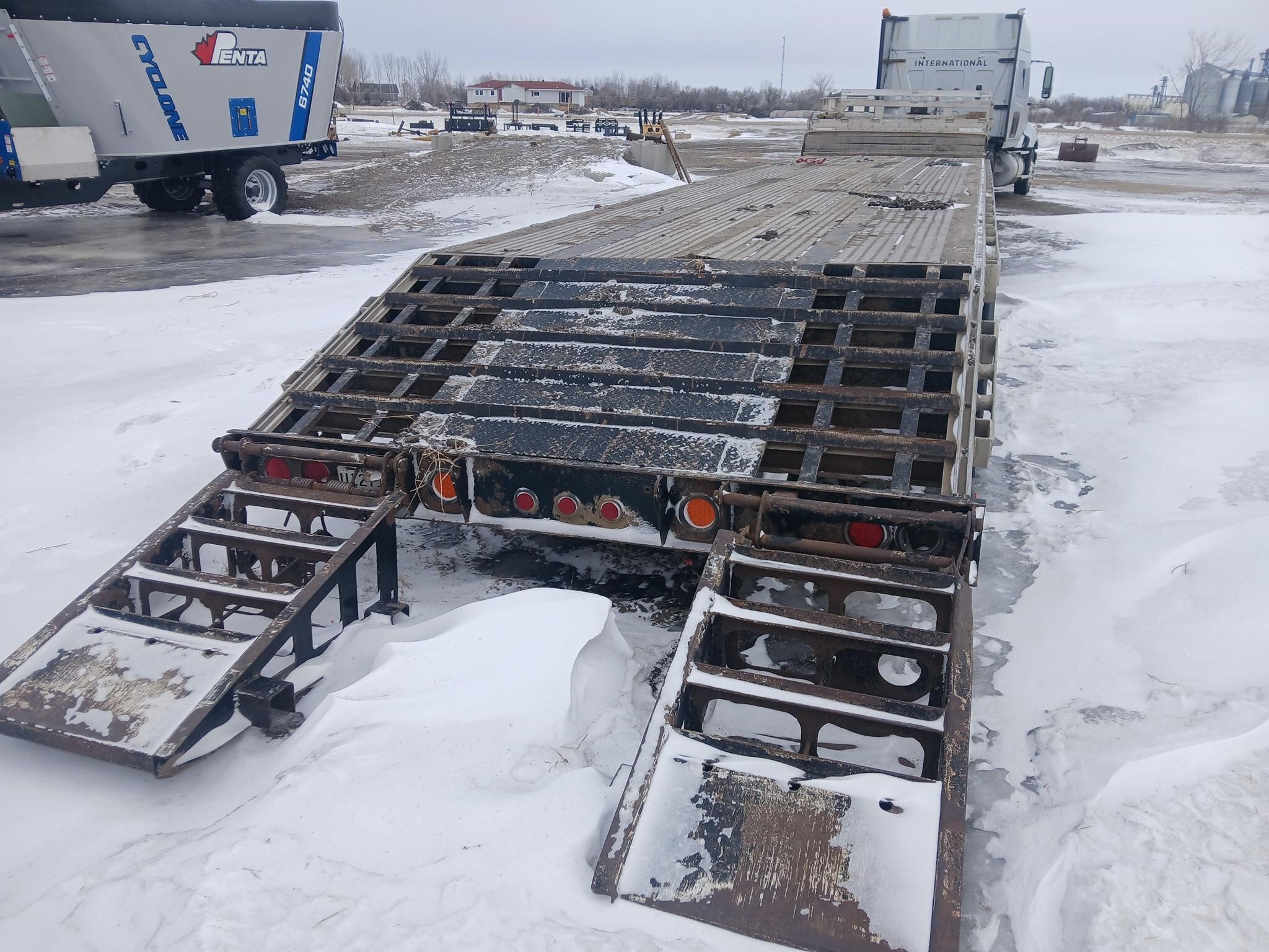 2013 DOONAN 48 in Colfax, ND