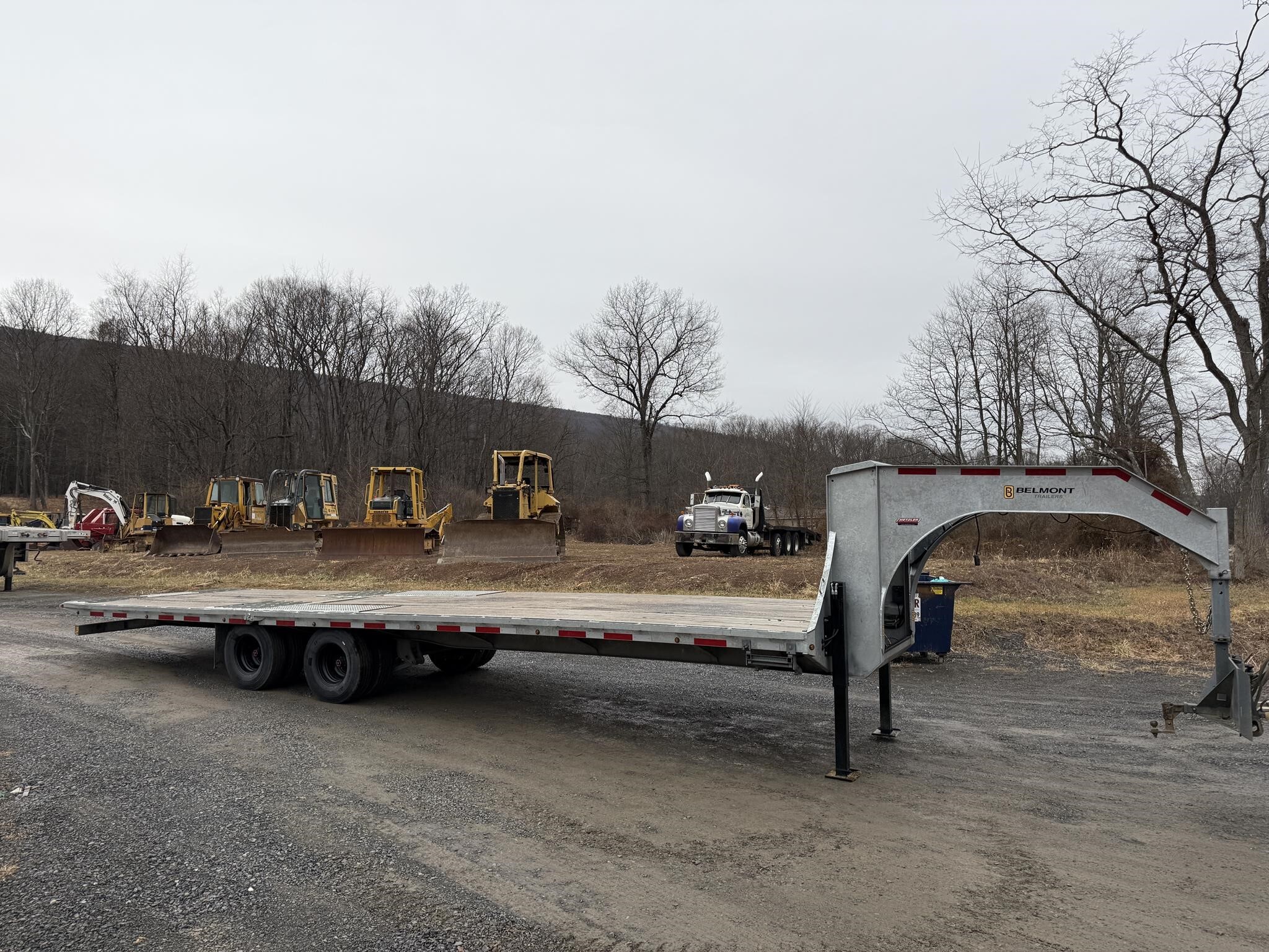 2024 BELMONT 32' HYDRAULIC DOVETAIL in Everett, PA