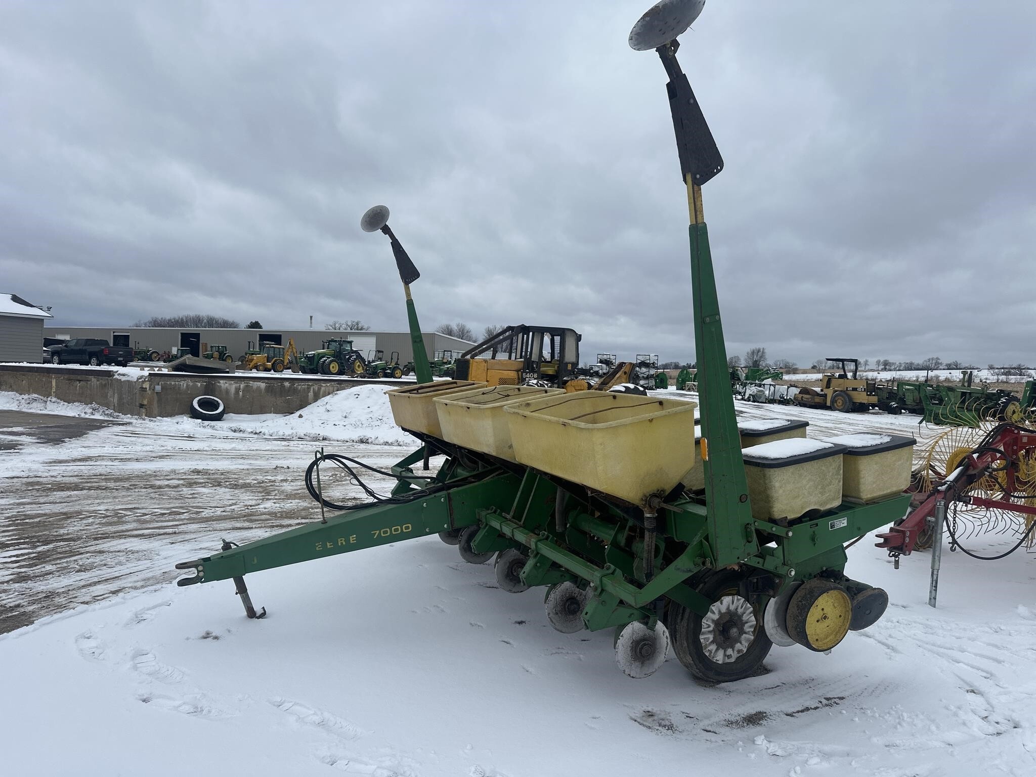 JOHN DEERE 7000 in Hillsboro, WI