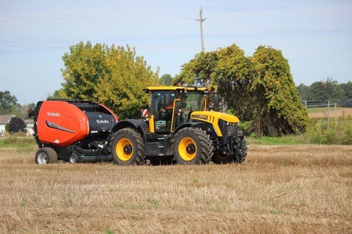 2026 JCB FASTRAC 4220 in Sabina, OH