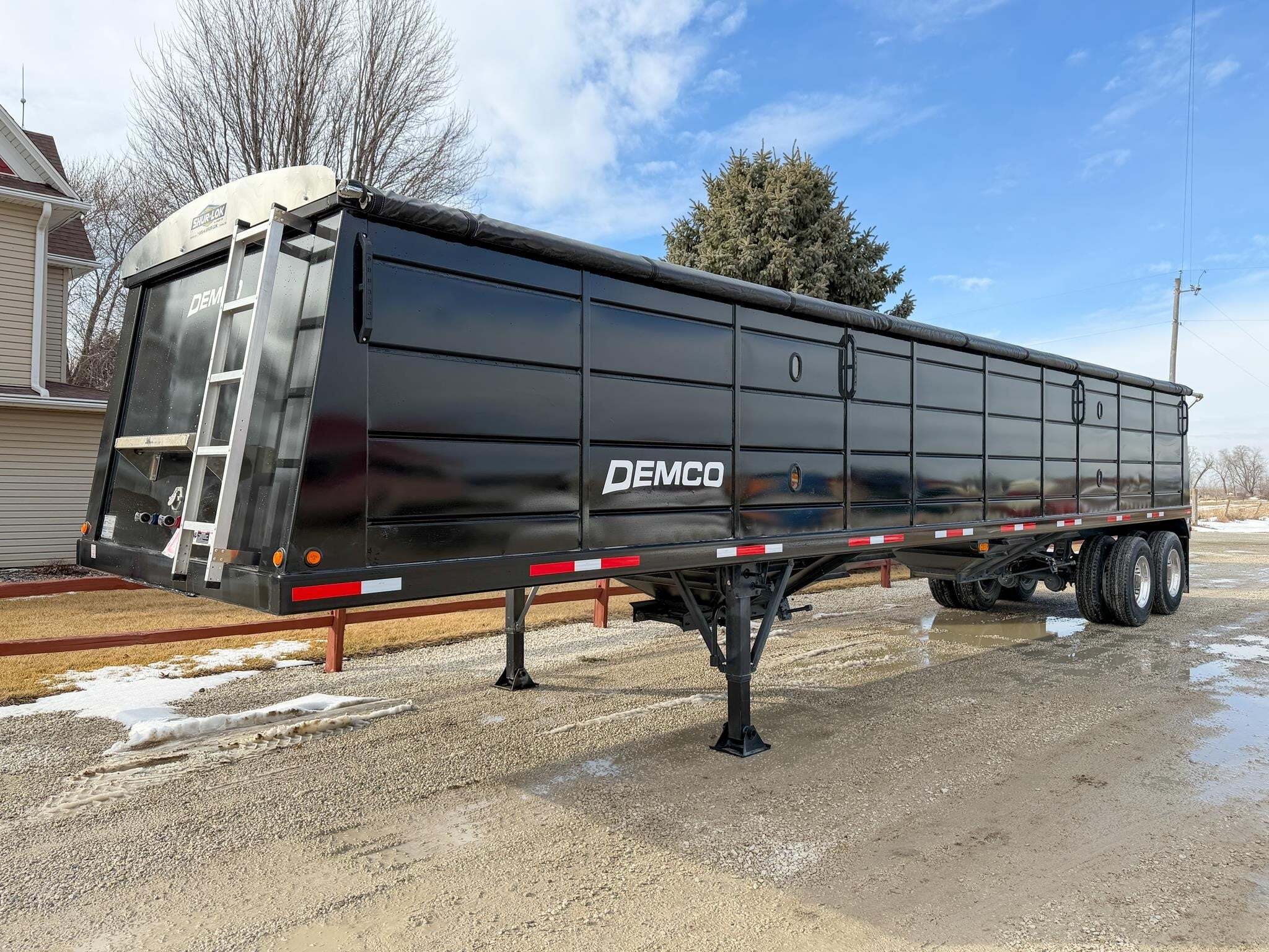 2027 DEMCO 4022 in Henderson, IA