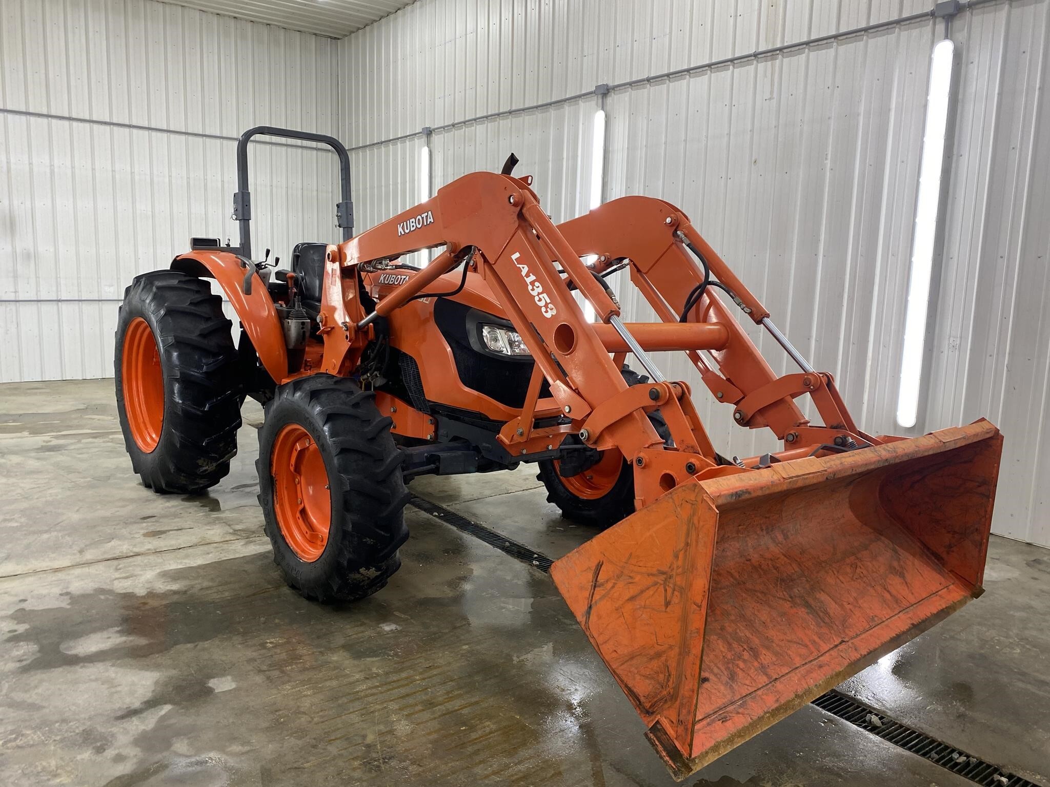 2013 KUBOTA M8560D in Cadiz, OH