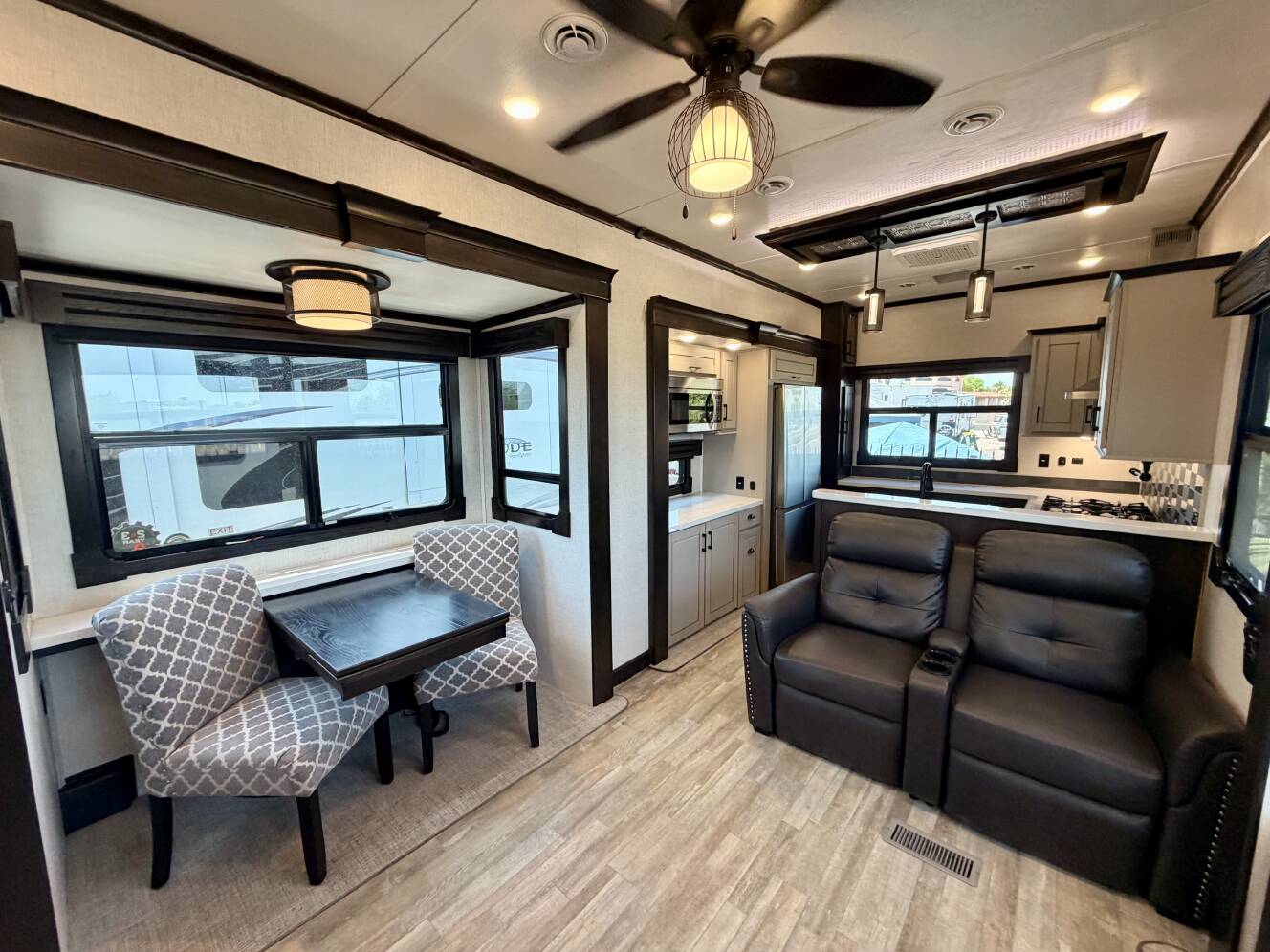 A photo of this 2022 Redwood REDWOOD 4001LK