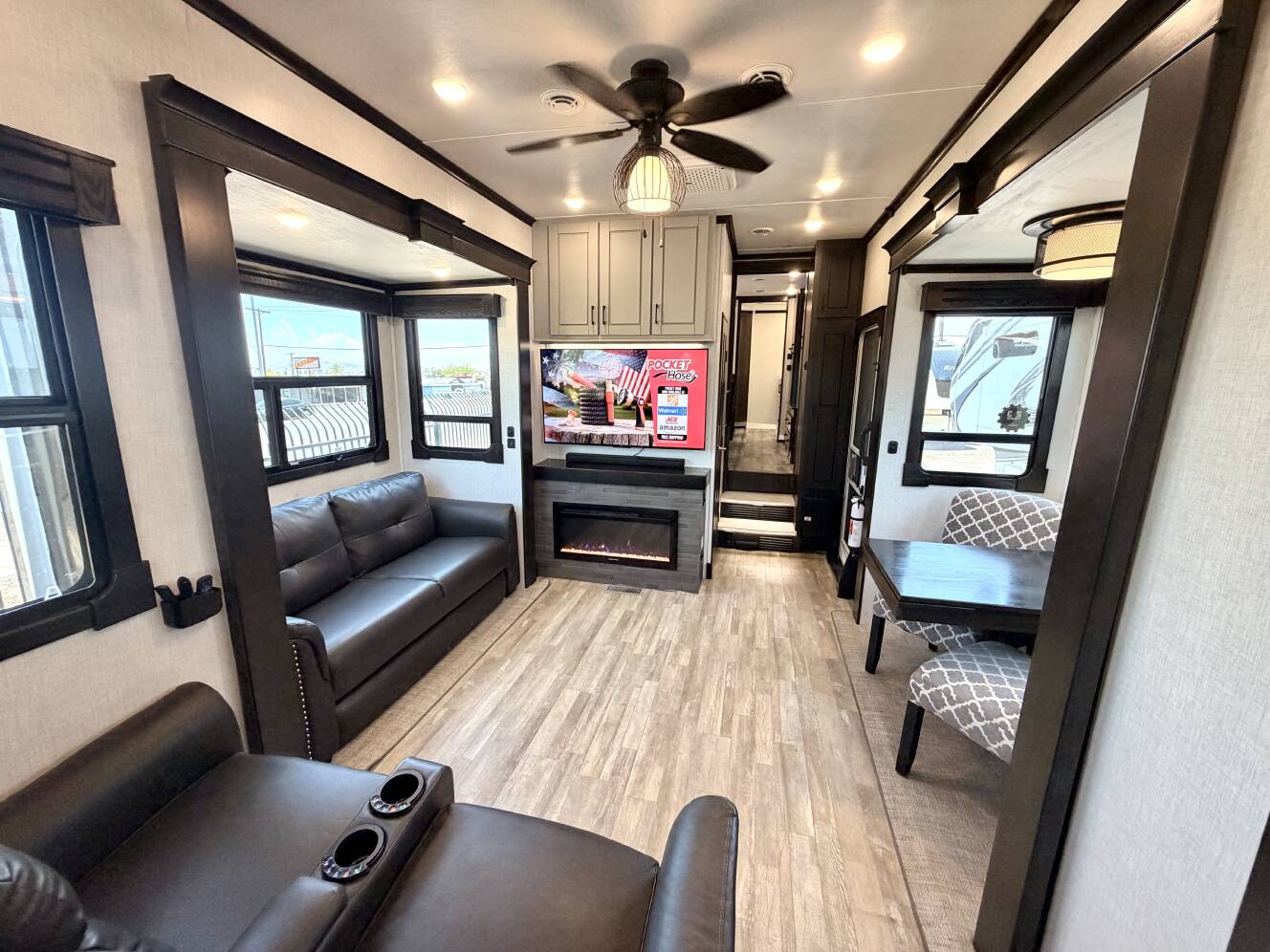 A photo of this 2022 Redwood REDWOOD 4001LK