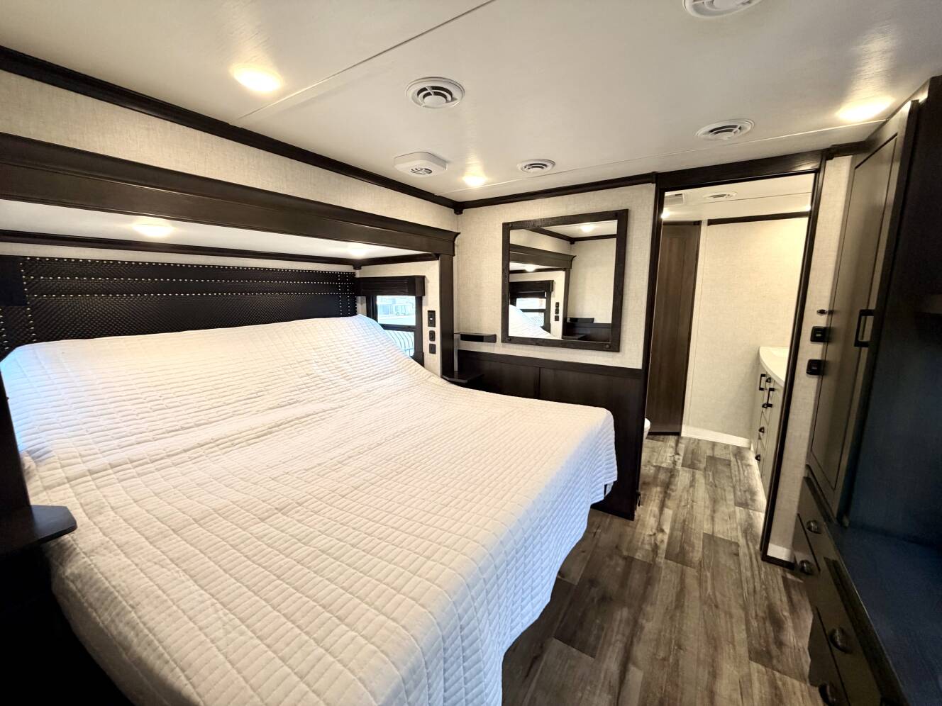 A photo of this 2022 Redwood REDWOOD 4001LK