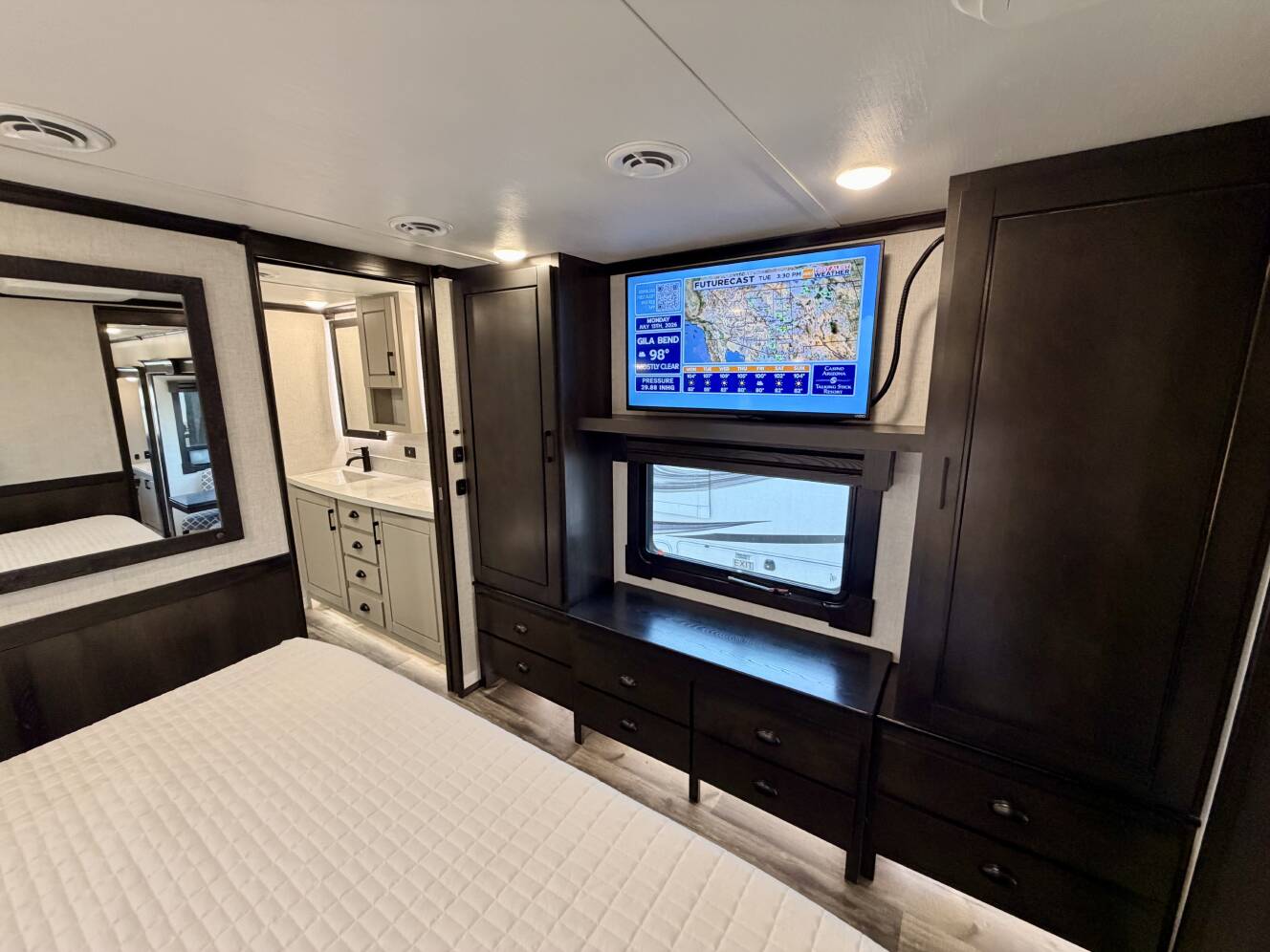 A photo of this 2022 Redwood REDWOOD 4001LK