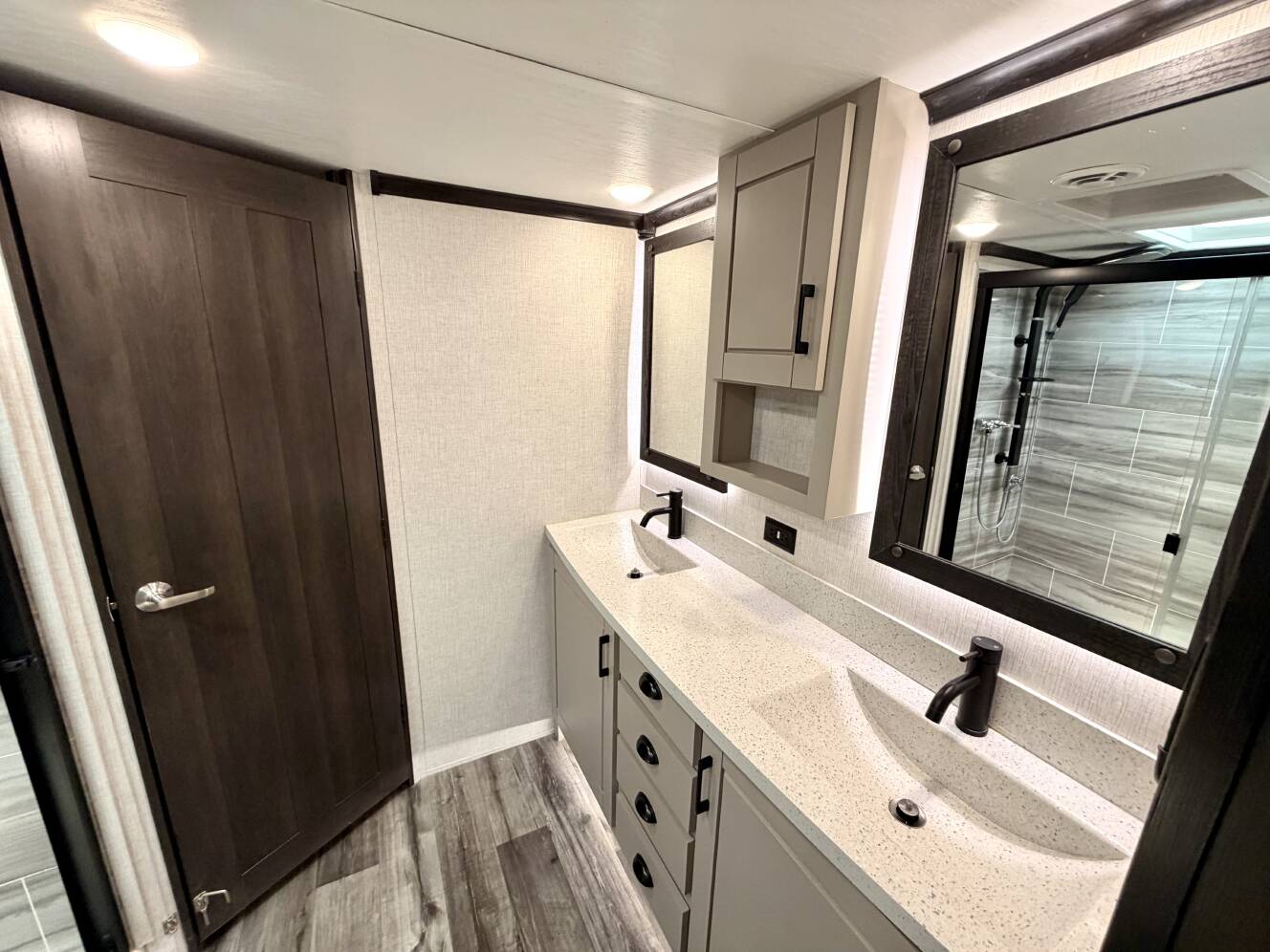 A photo of this 2022 Redwood REDWOOD 4001LK