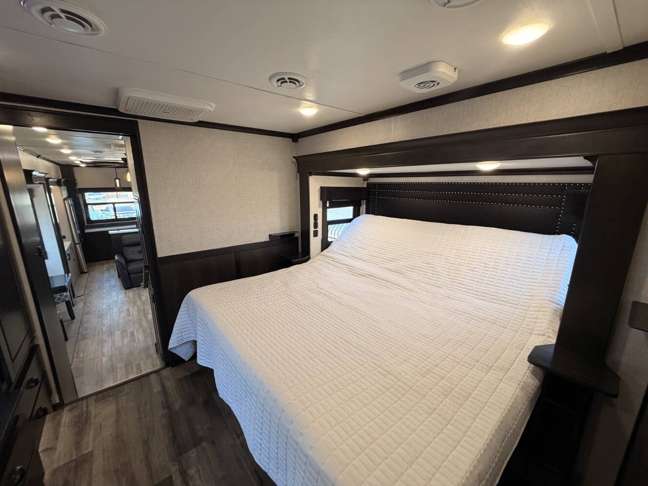 A photo of this 2022 Redwood REDWOOD 4001LK