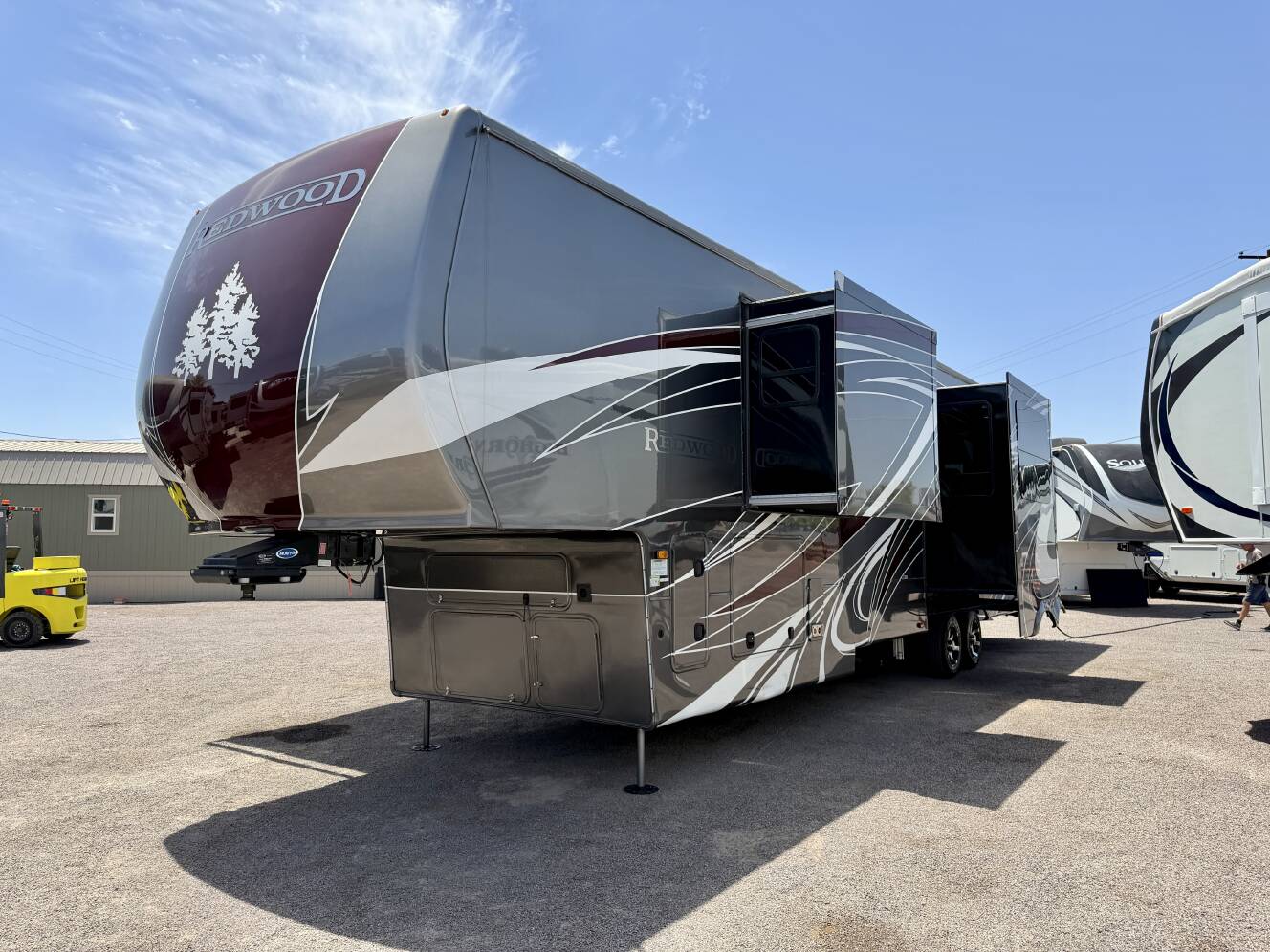 A photo of this 2022 Redwood REDWOOD 4001LK