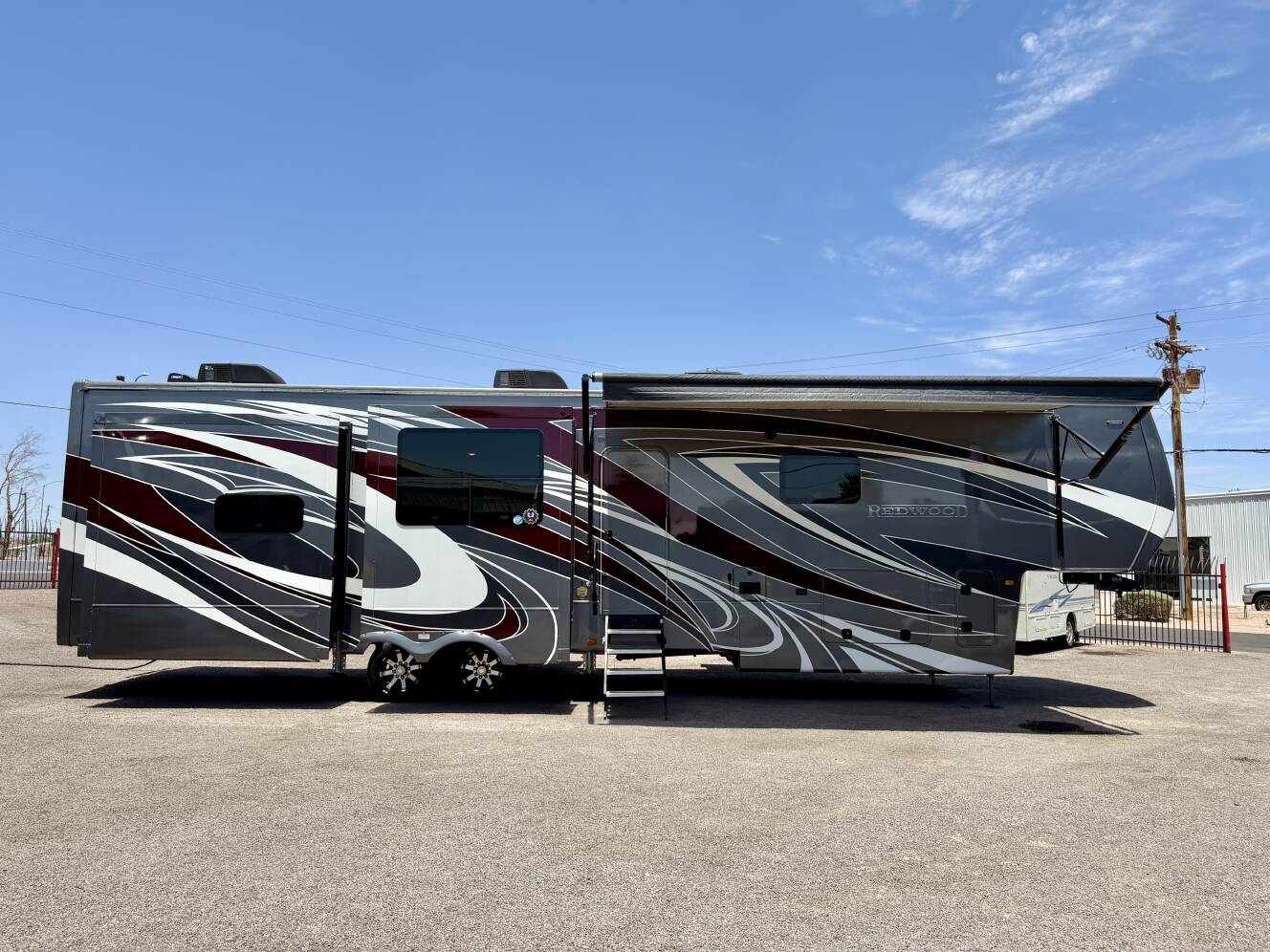 A photo of this 2022 Redwood REDWOOD 4001LK