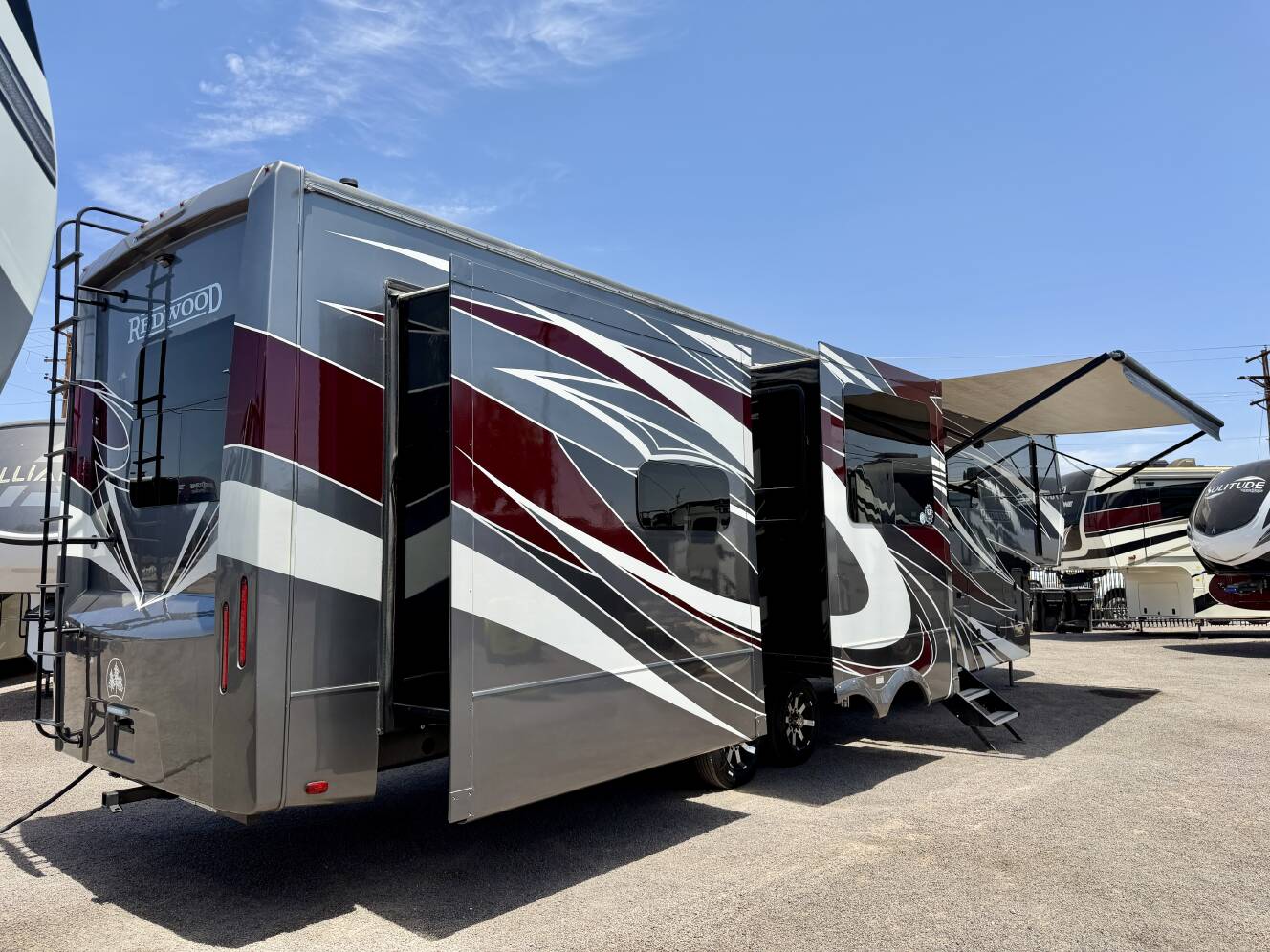 A photo of this 2022 Redwood REDWOOD 4001LK