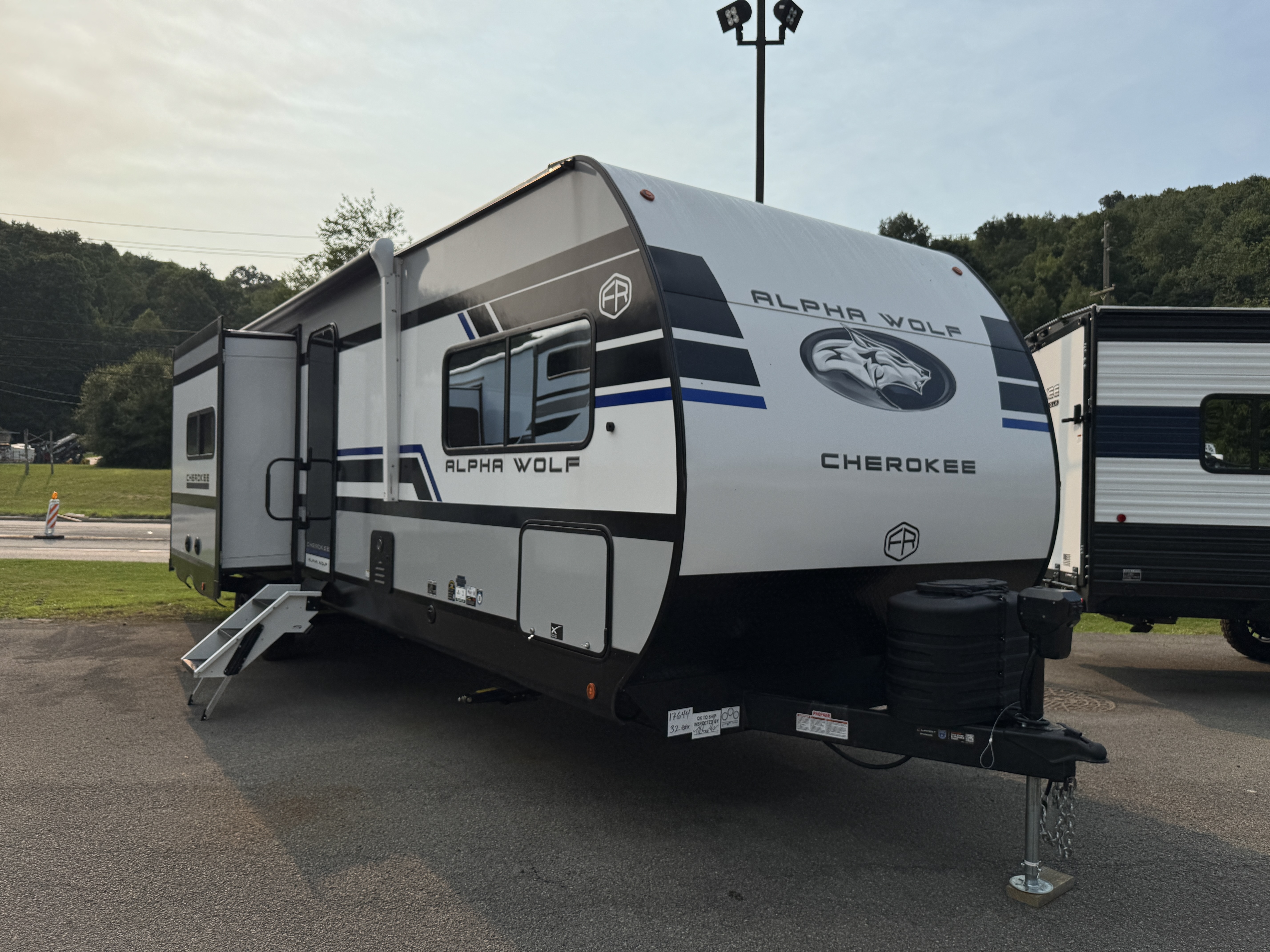 2027 Forest River Cherokee Alpha Wolf 32BHX-L in butler PA
