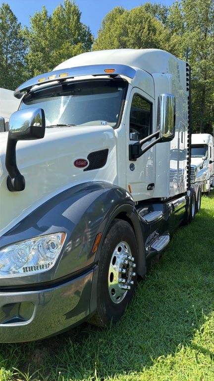 2016 PETERBILT 579 in Fredericksburg, VA