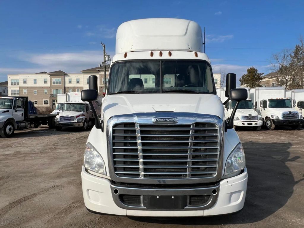 2016 FREIGHTLINER CASCADIA 113 in Fredericksburg, VA