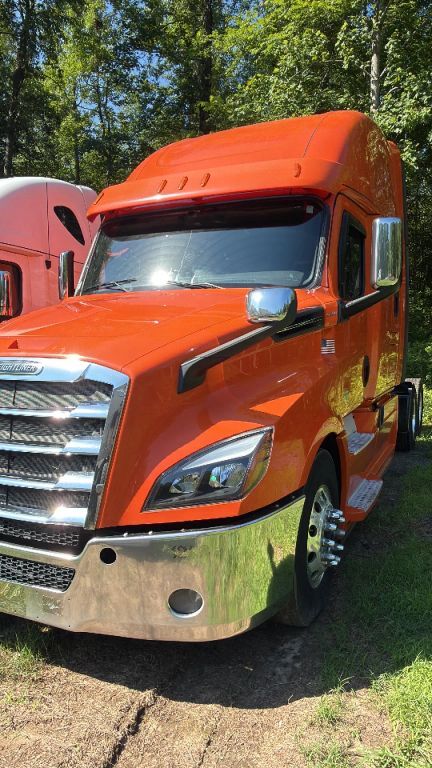 2019 FREIGHTLINER CASCADIA 126 in Fredericksburg, VA