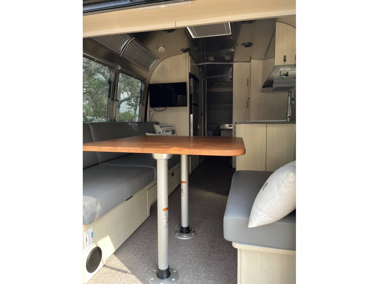 A photo of this 2022 Airstream FLYING CLOUD 25FB TWIN