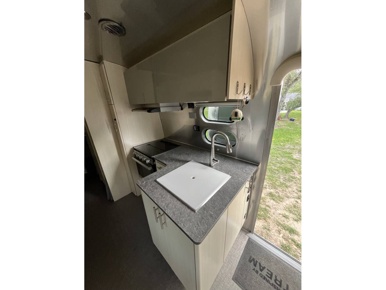 A photo of this 2022 Airstream FLYING CLOUD 25FB TWIN