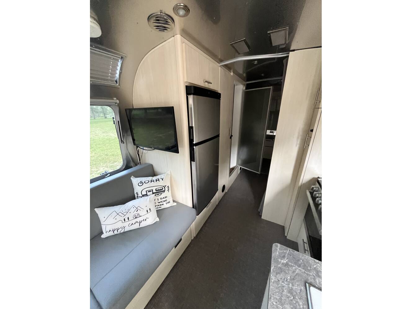 A photo of this 2022 Airstream FLYING CLOUD 25FB TWIN