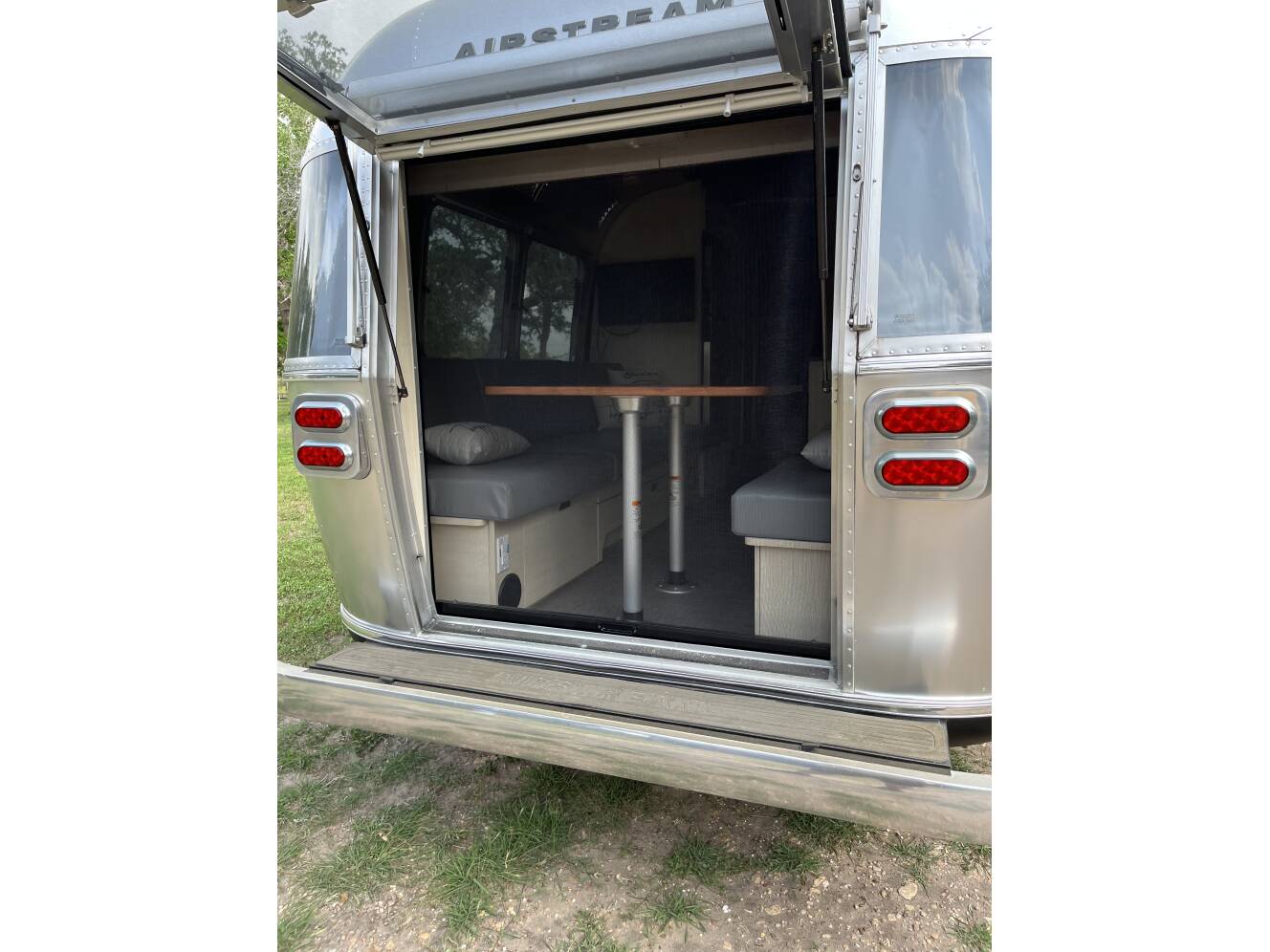 A photo of this 2022 Airstream FLYING CLOUD 25FB TWIN