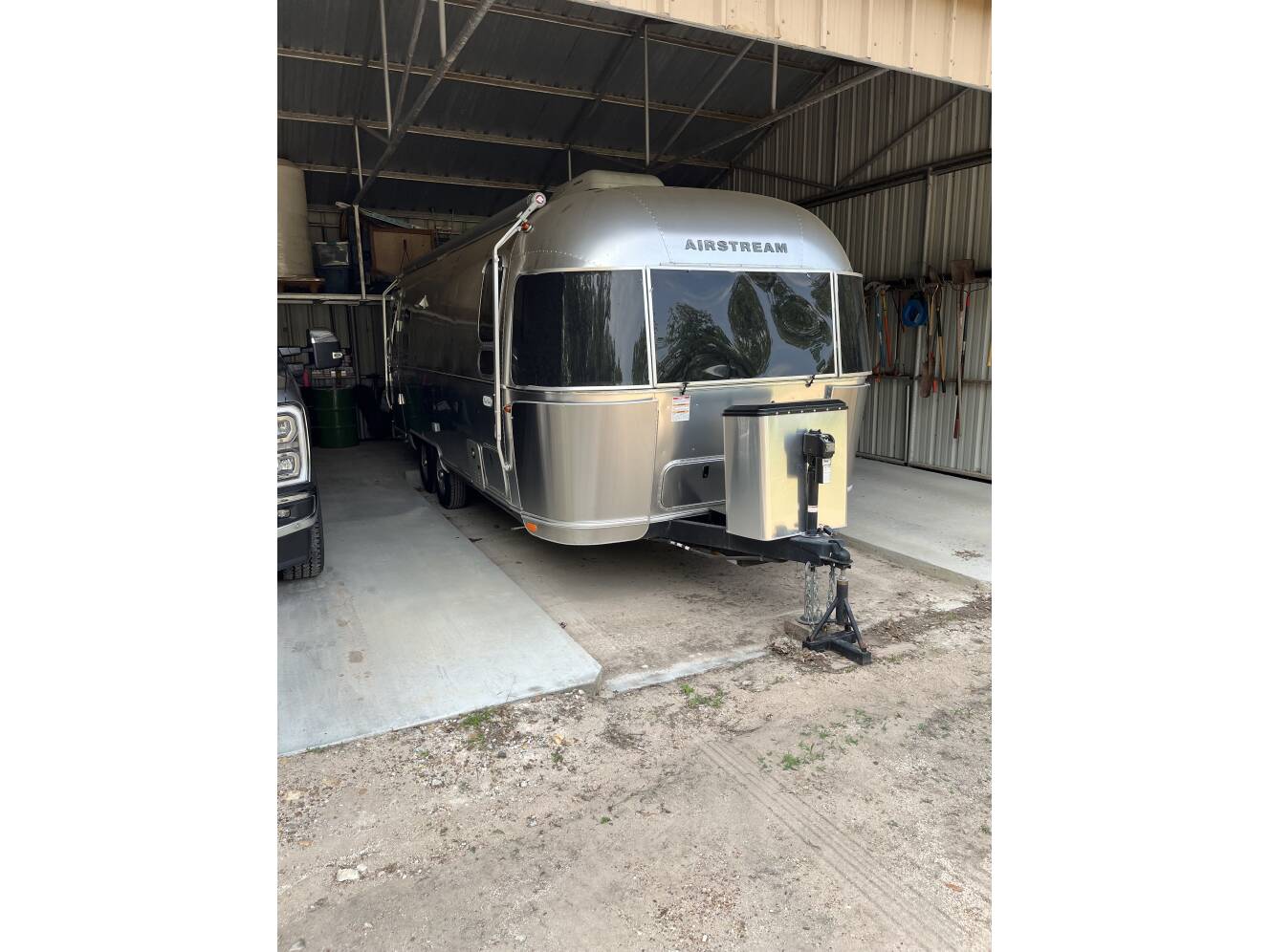 A photo of this 2022 Airstream FLYING CLOUD 25FB TWIN