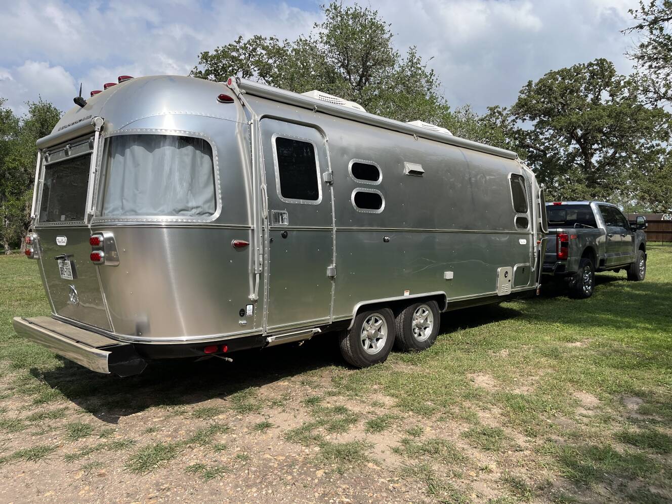 A photo of this 2022 Airstream FLYING CLOUD 25FB TWIN