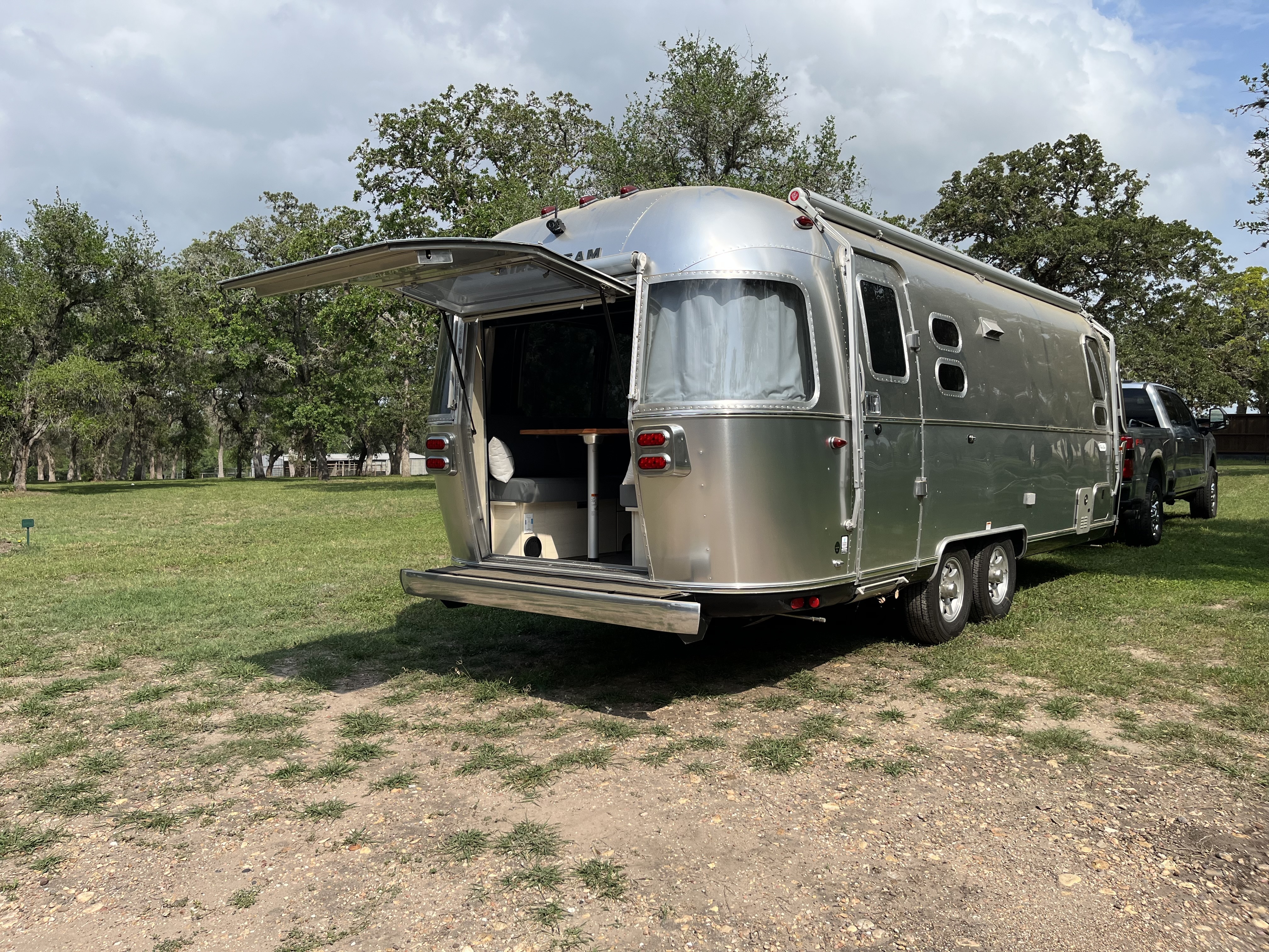 2022 Airstream FLYING CLOUD 25FB TWIN in victoria TX