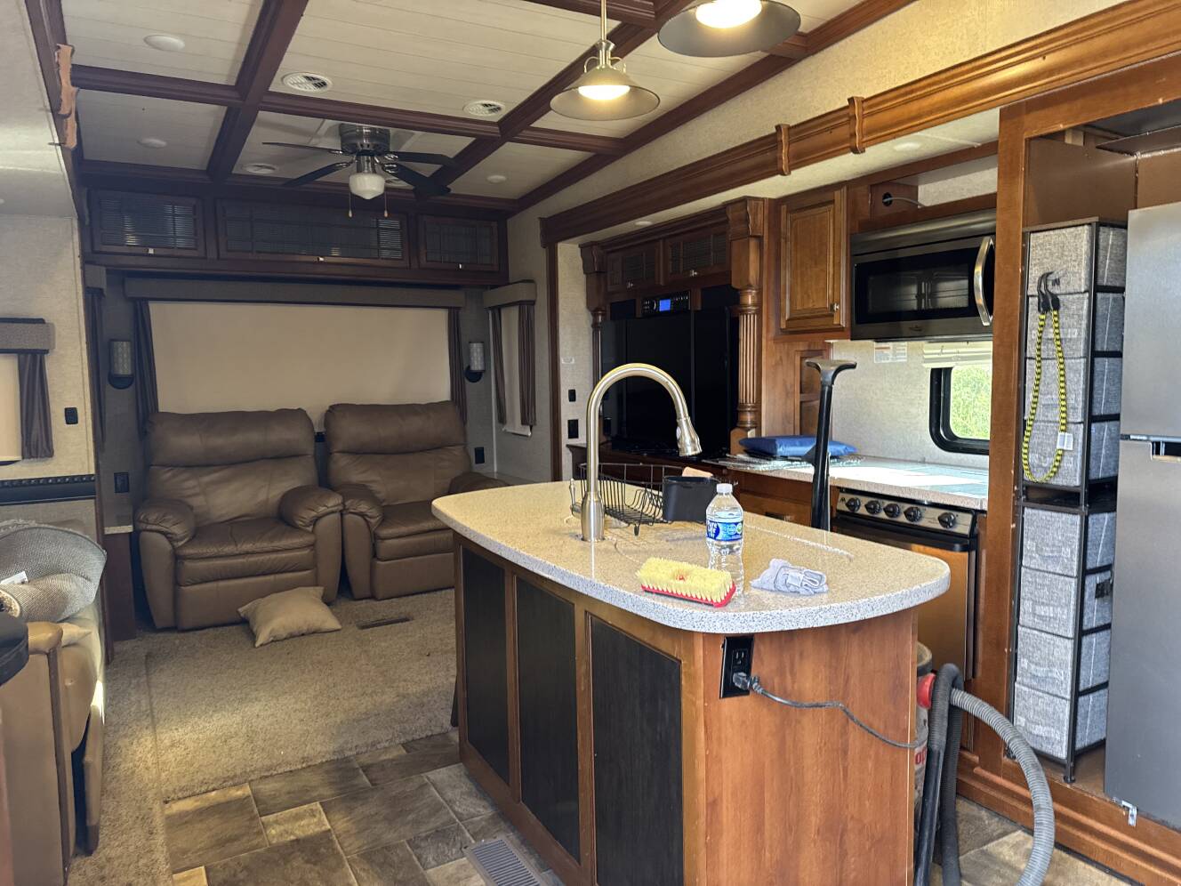 A photo of this 2016 Heartland BIGHORN 300RL