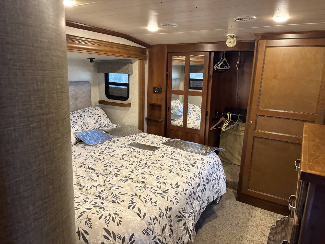 A photo of this 2016 Heartland BIGHORN 300RL