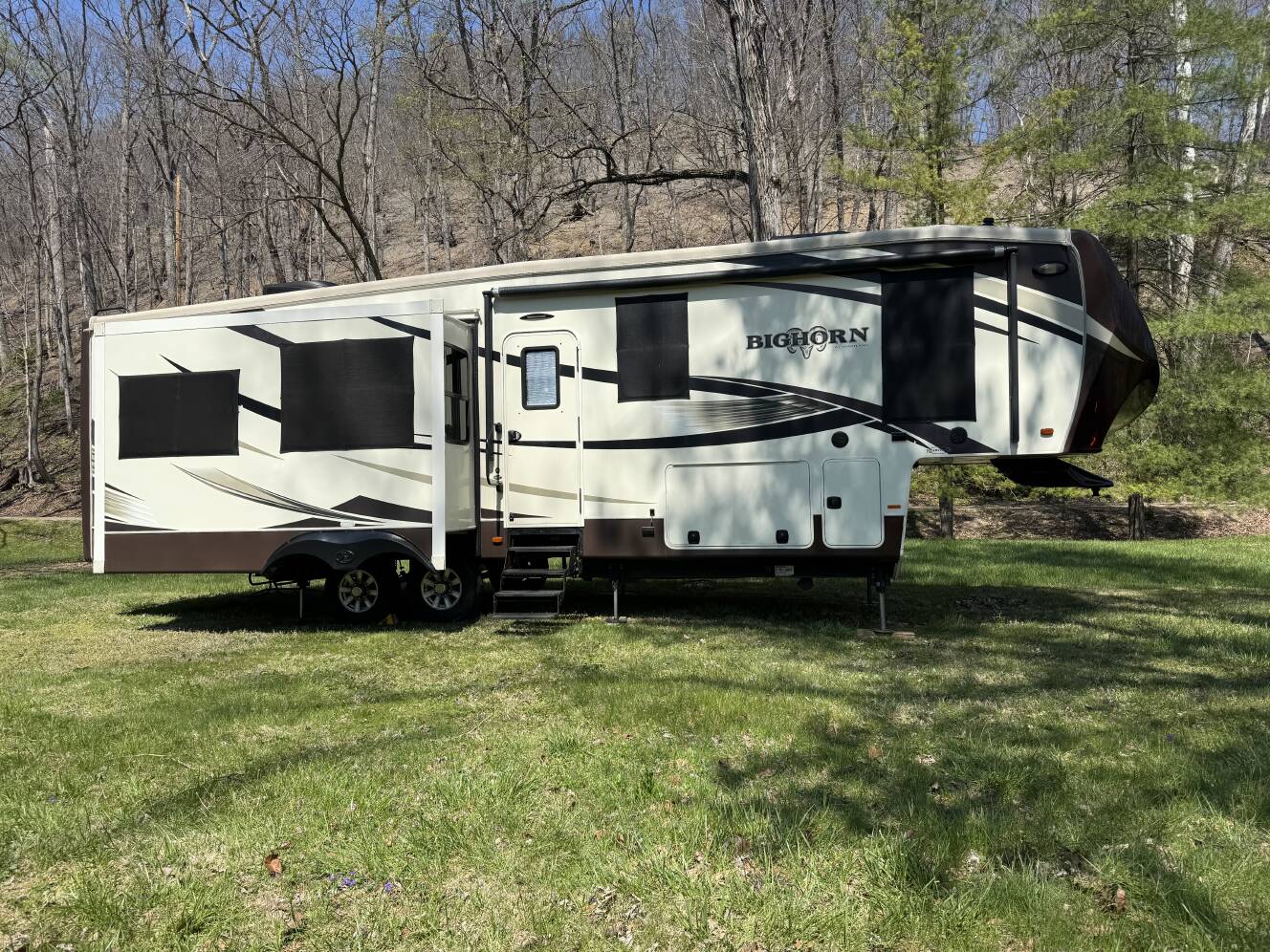 A photo of this 2016 Heartland BIGHORN 300RL