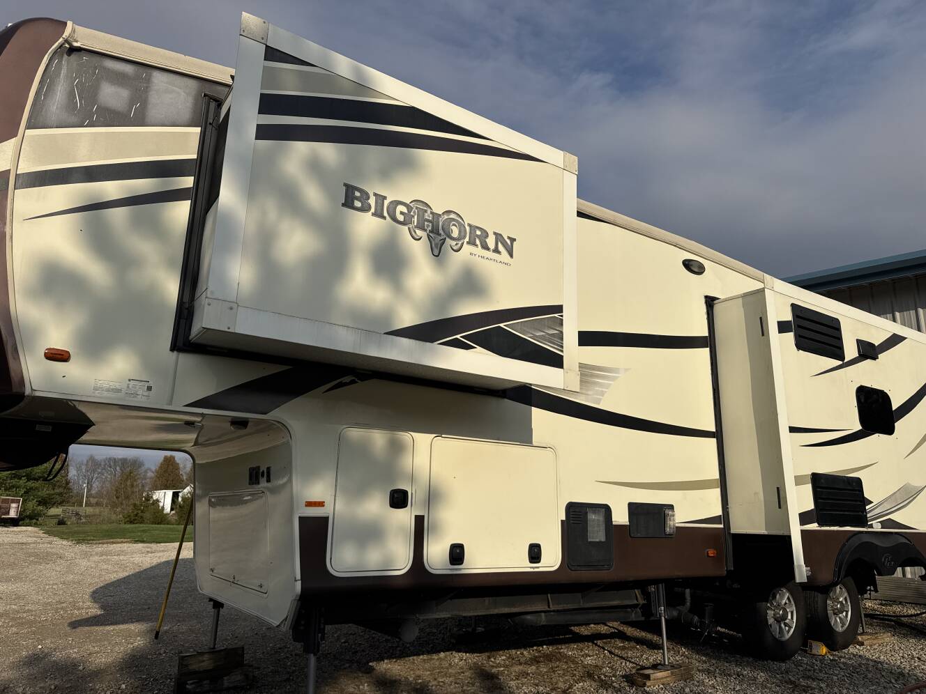 A photo of this 2016 Heartland BIGHORN 300RL