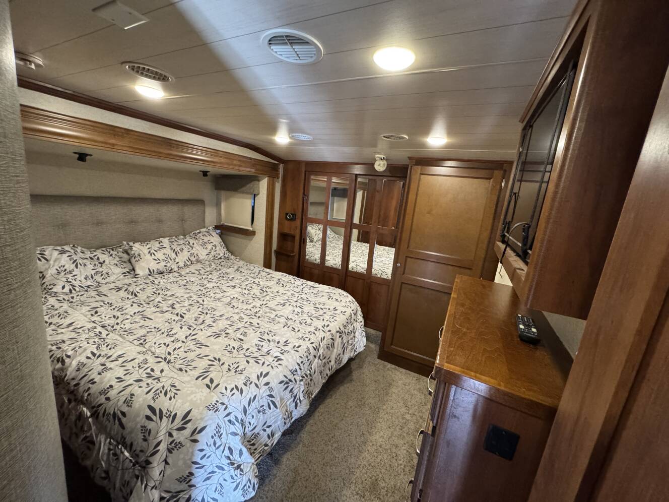A photo of this 2016 Heartland BIGHORN 300RL