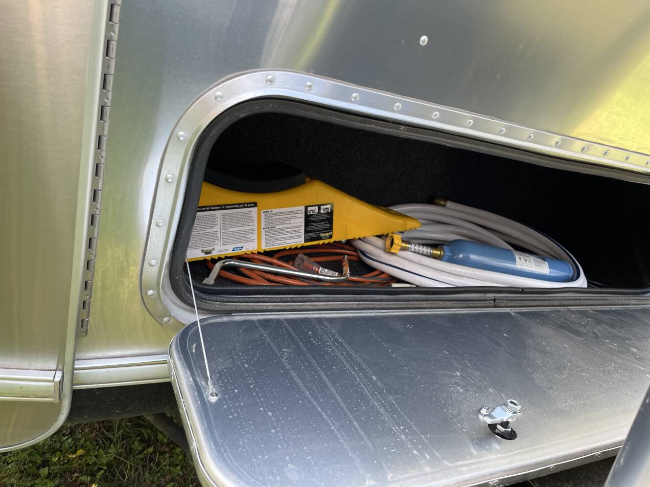 A photo of this 2022 Airstream FLYING CLOUD 25FB TWIN