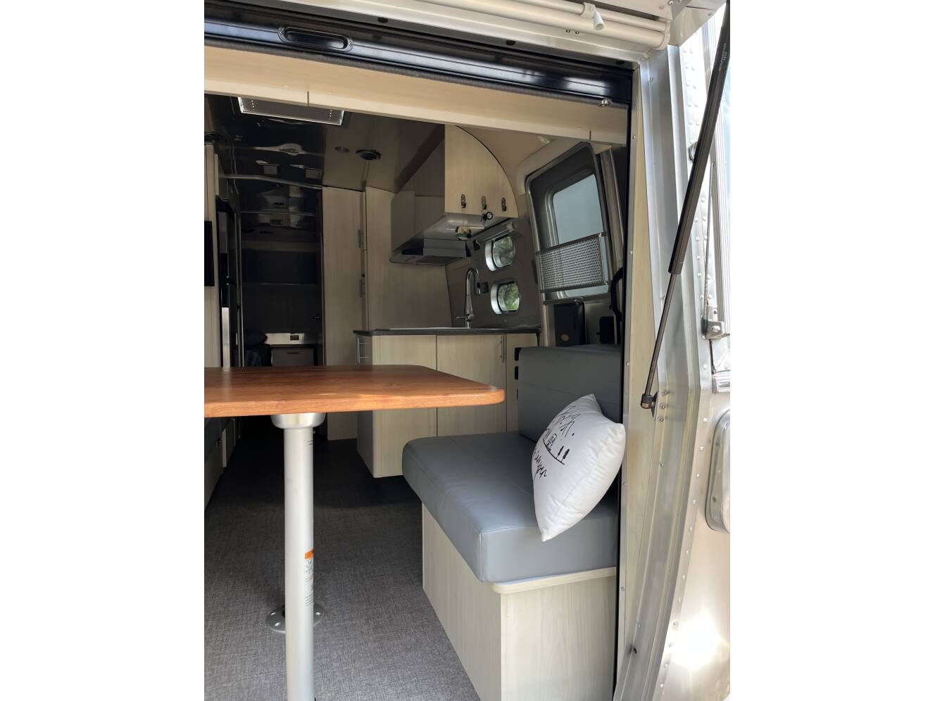 A photo of this 2022 Airstream FLYING CLOUD 25FB TWIN