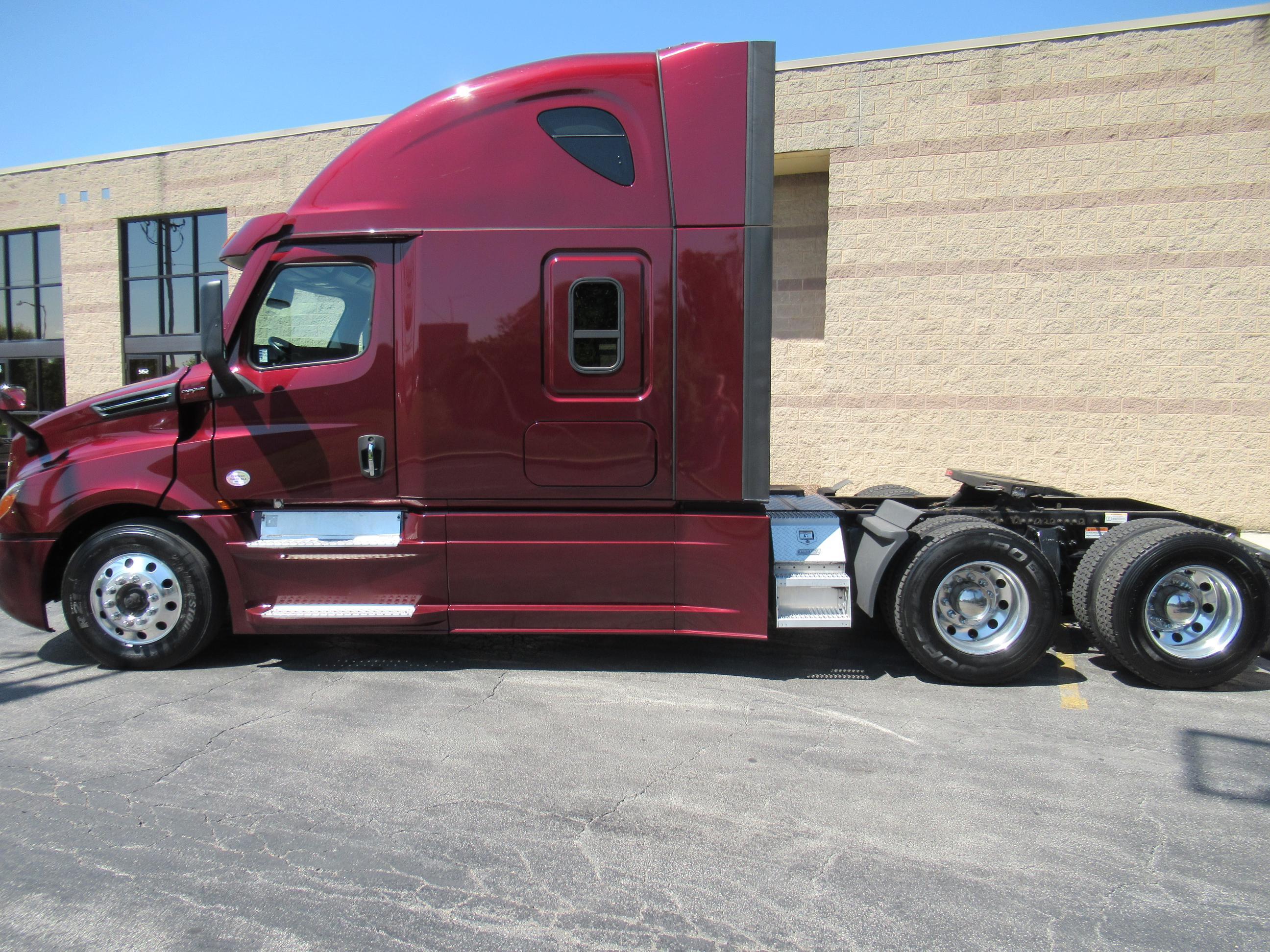 2021 FREIGHTLINER CASCADIA 126 in Alsip, IL