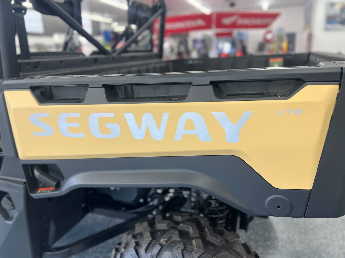 A photo of this 2025 Segway Powersports UT6 P