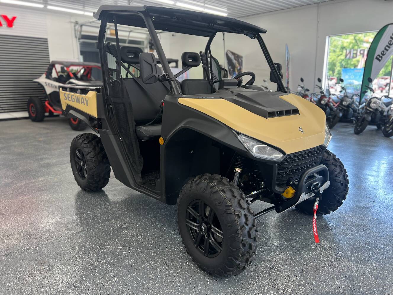 A photo of this 2025 Segway Powersports UT6 P