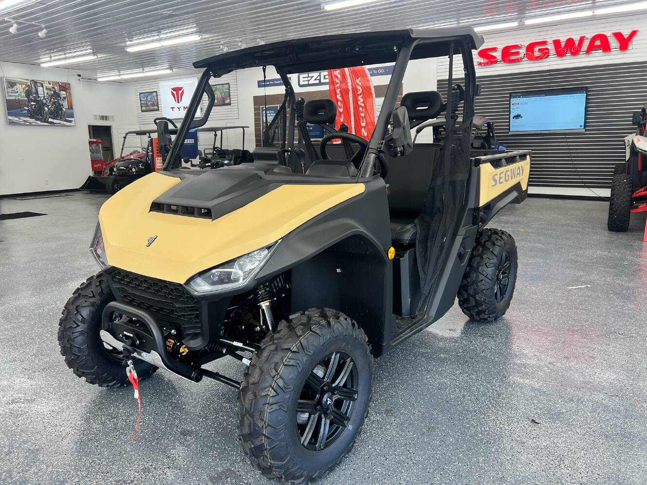 A photo of this 2025 Segway Powersports UT6 P