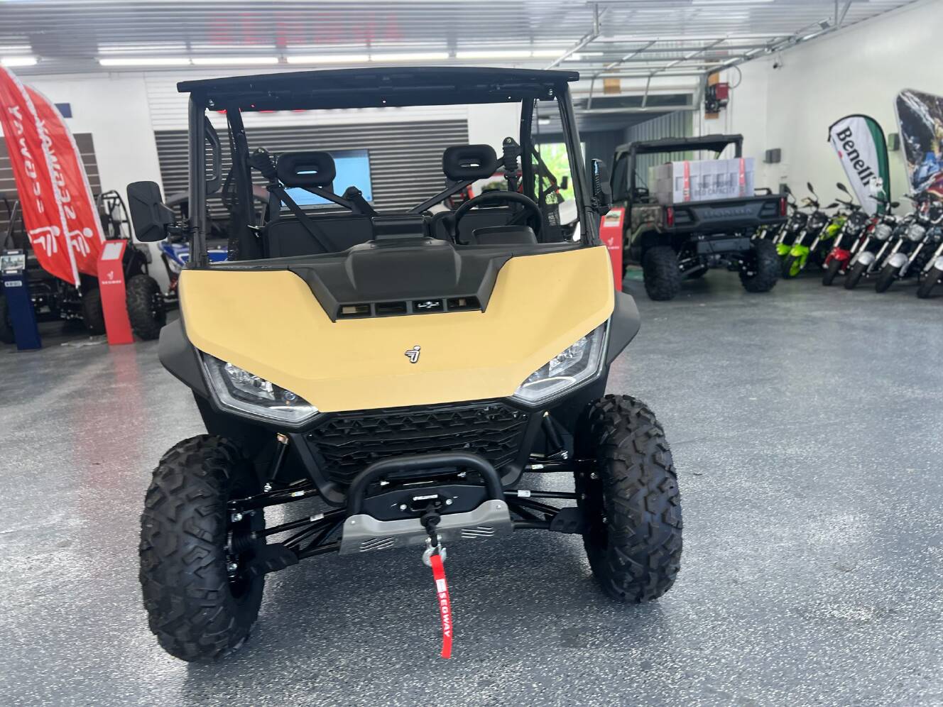 A photo of this 2025 Segway Powersports UT6 P