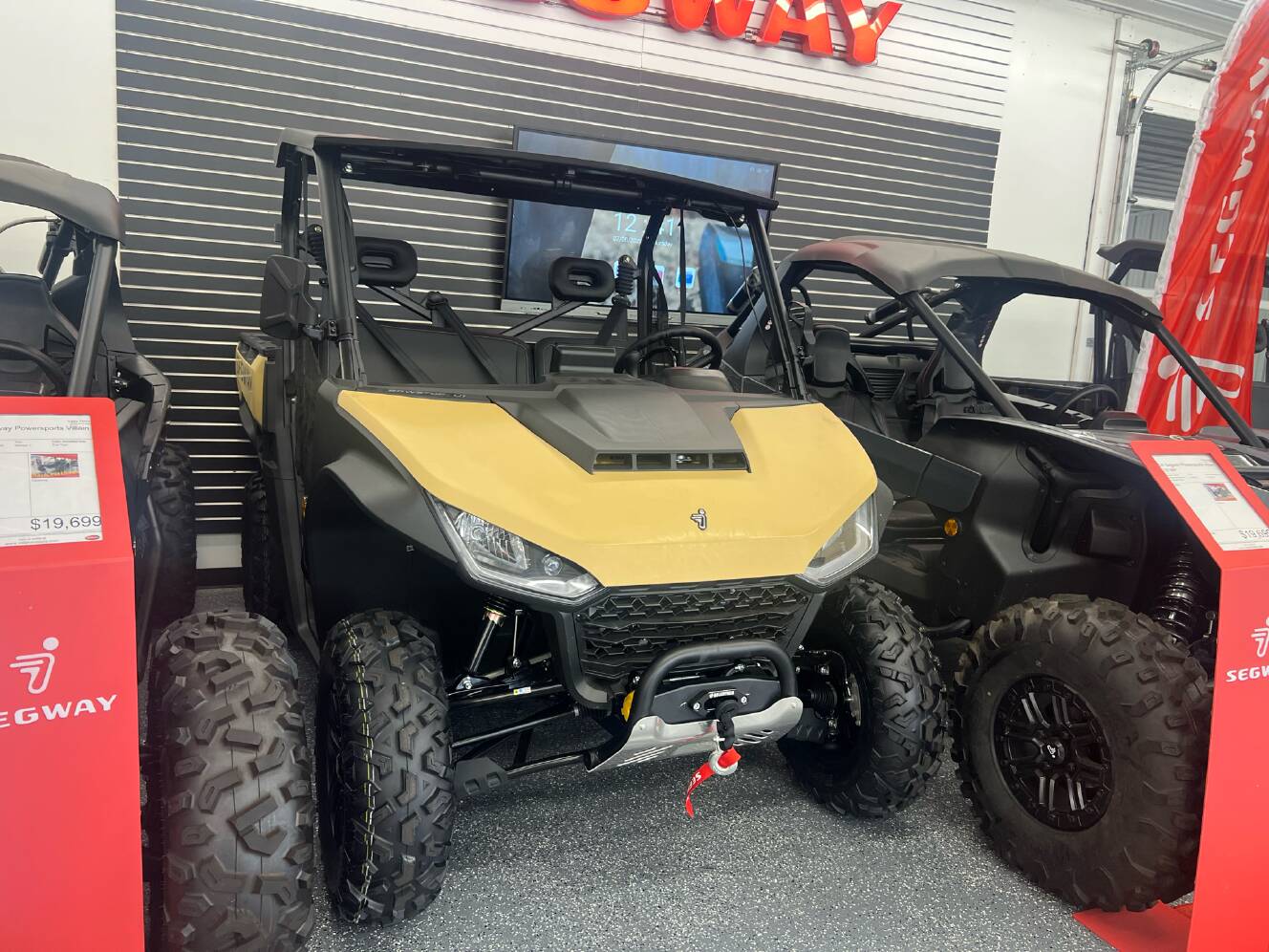 A photo of this 2025 Segway Powersports UT6 P