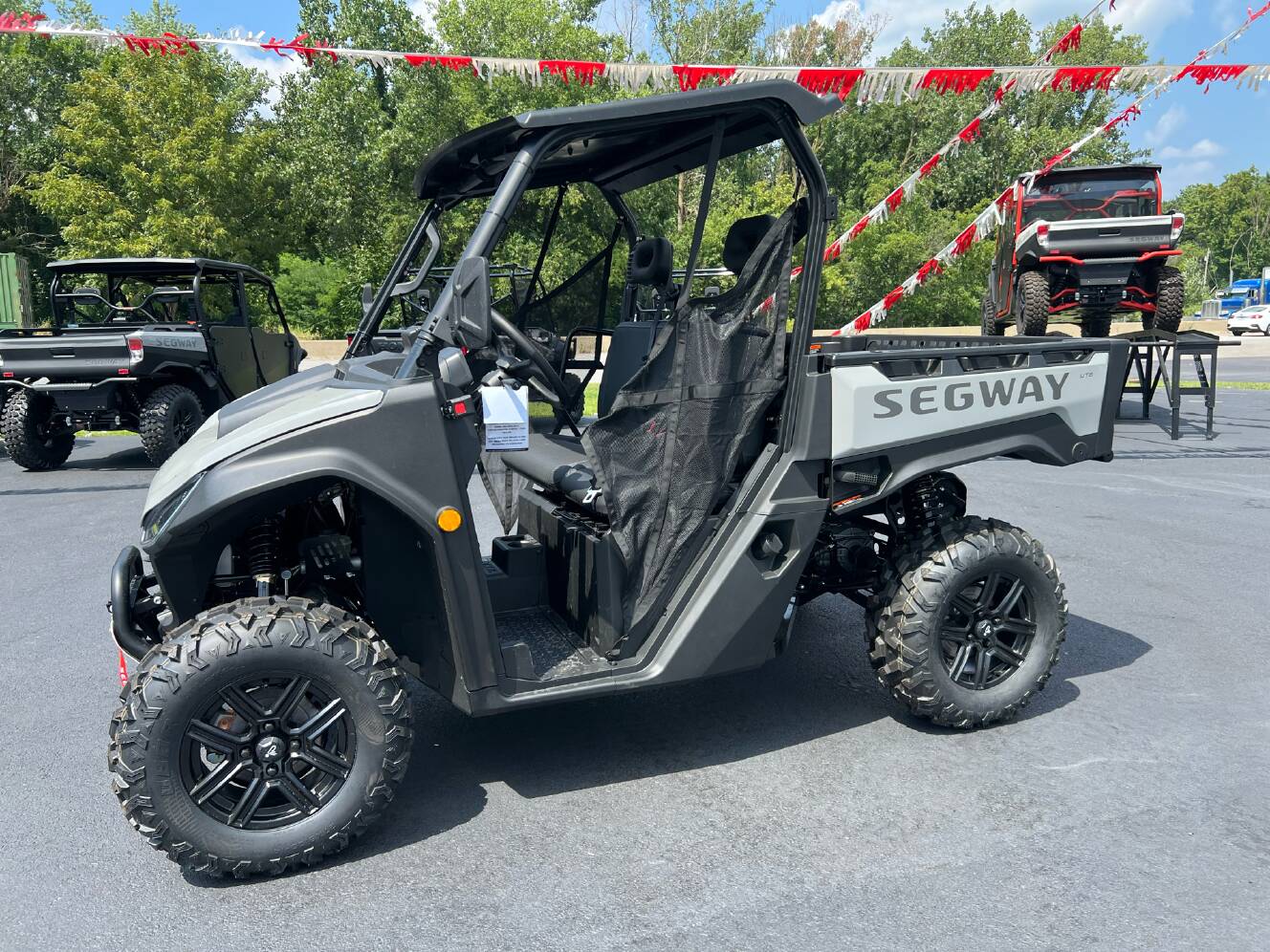 A photo of this 2025 Segway Powersports UT6 P