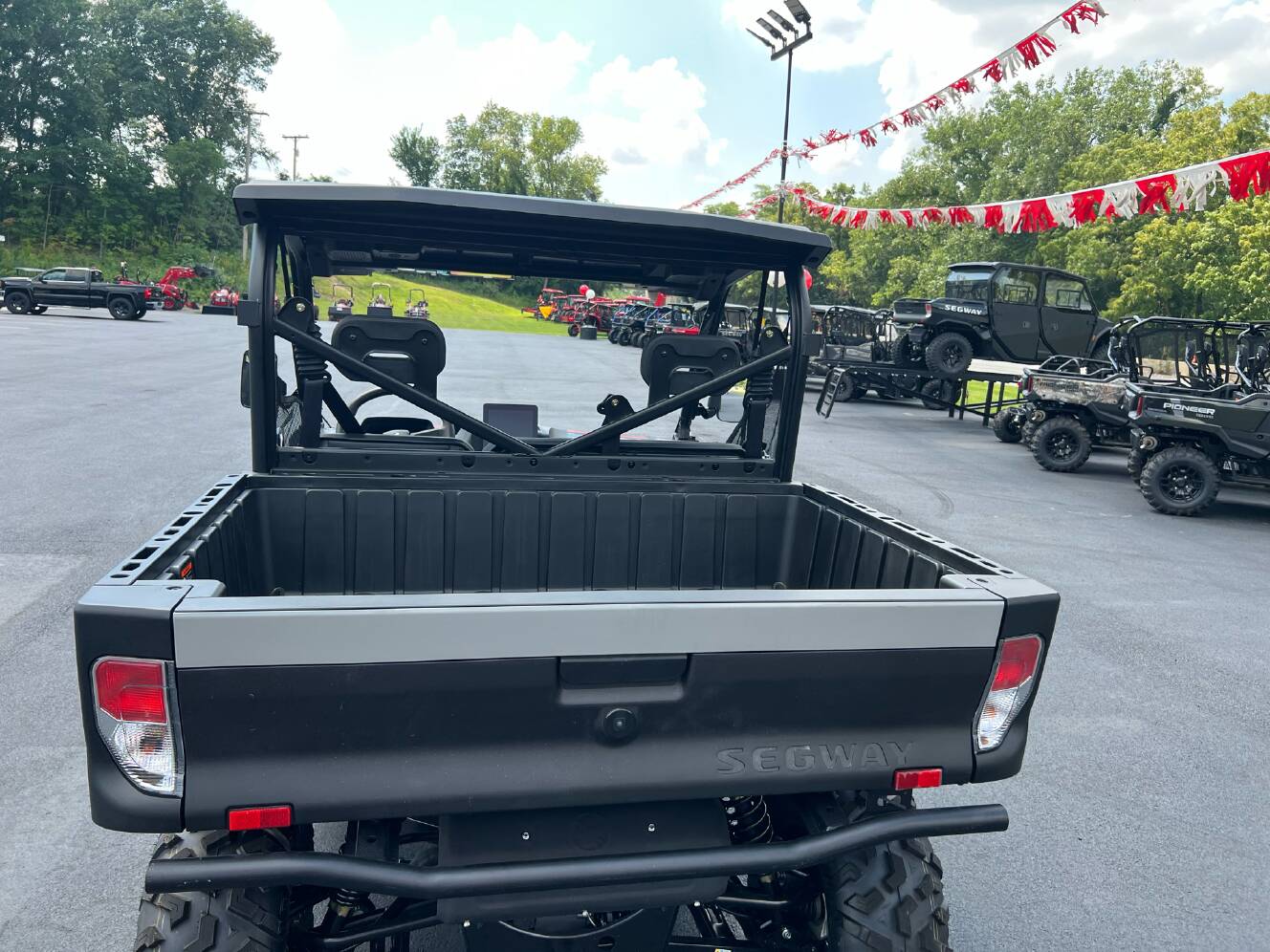 A photo of this 2025 Segway Powersports UT6 P