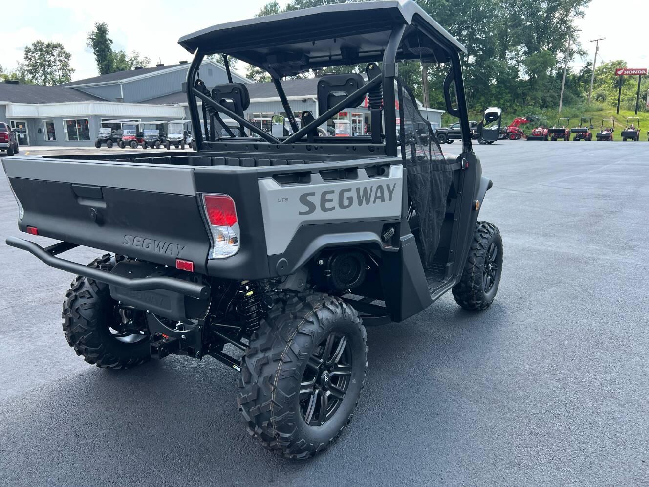 A photo of this 2025 Segway Powersports UT6 P