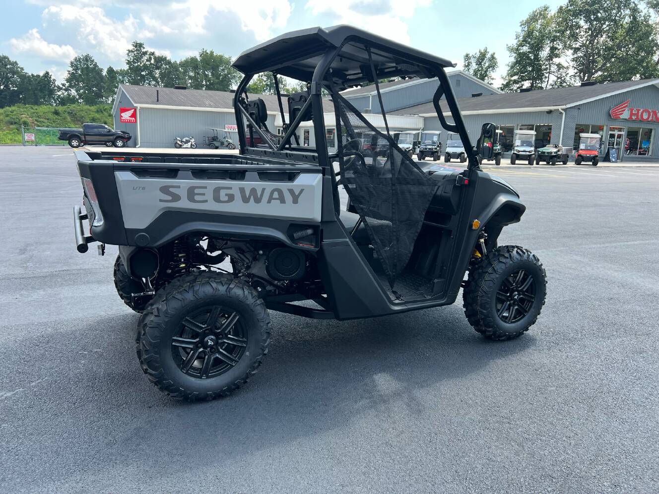 A photo of this 2025 Segway Powersports UT6 P