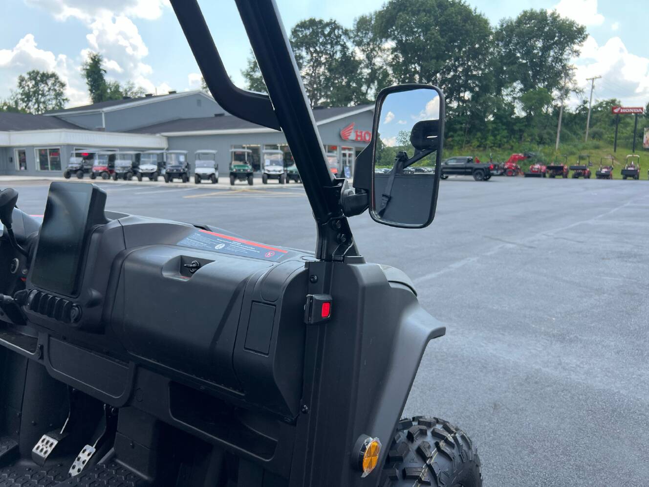 A photo of this 2025 Segway Powersports UT6 P