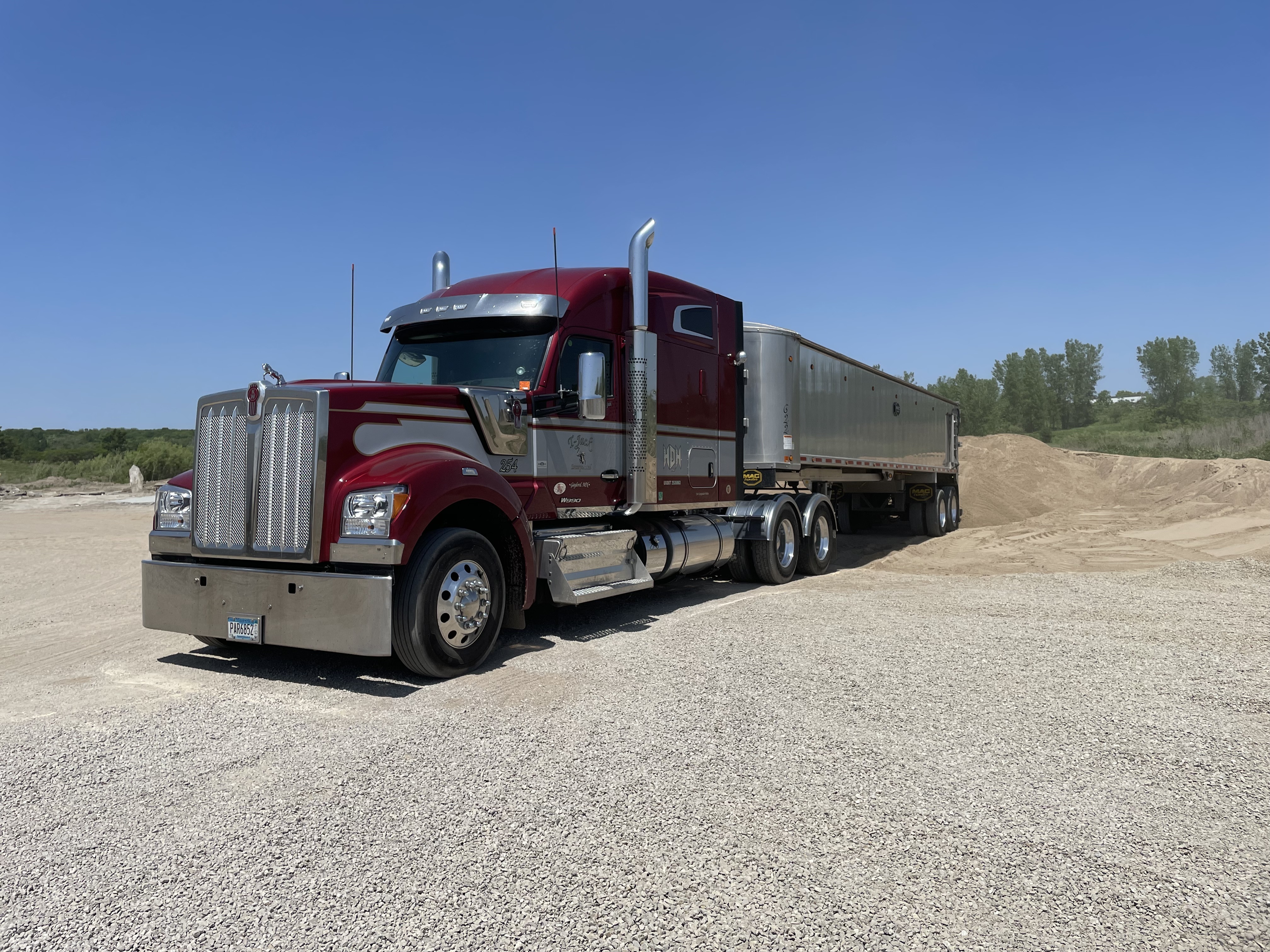 2022 KENWORTH W990 in Gaylord, MN