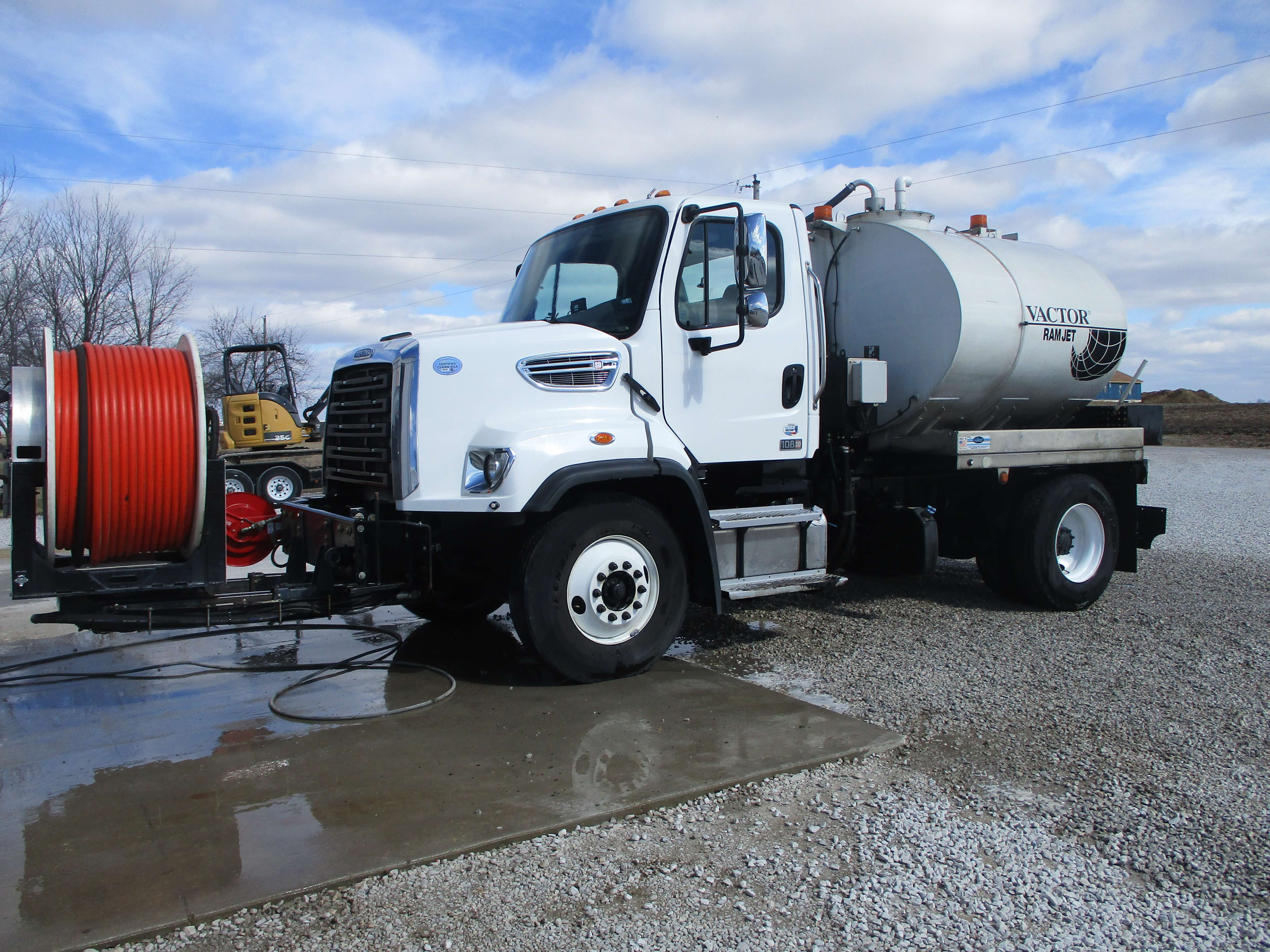 2015 FREIGHTLINER 108 SD in Crestwood, IL