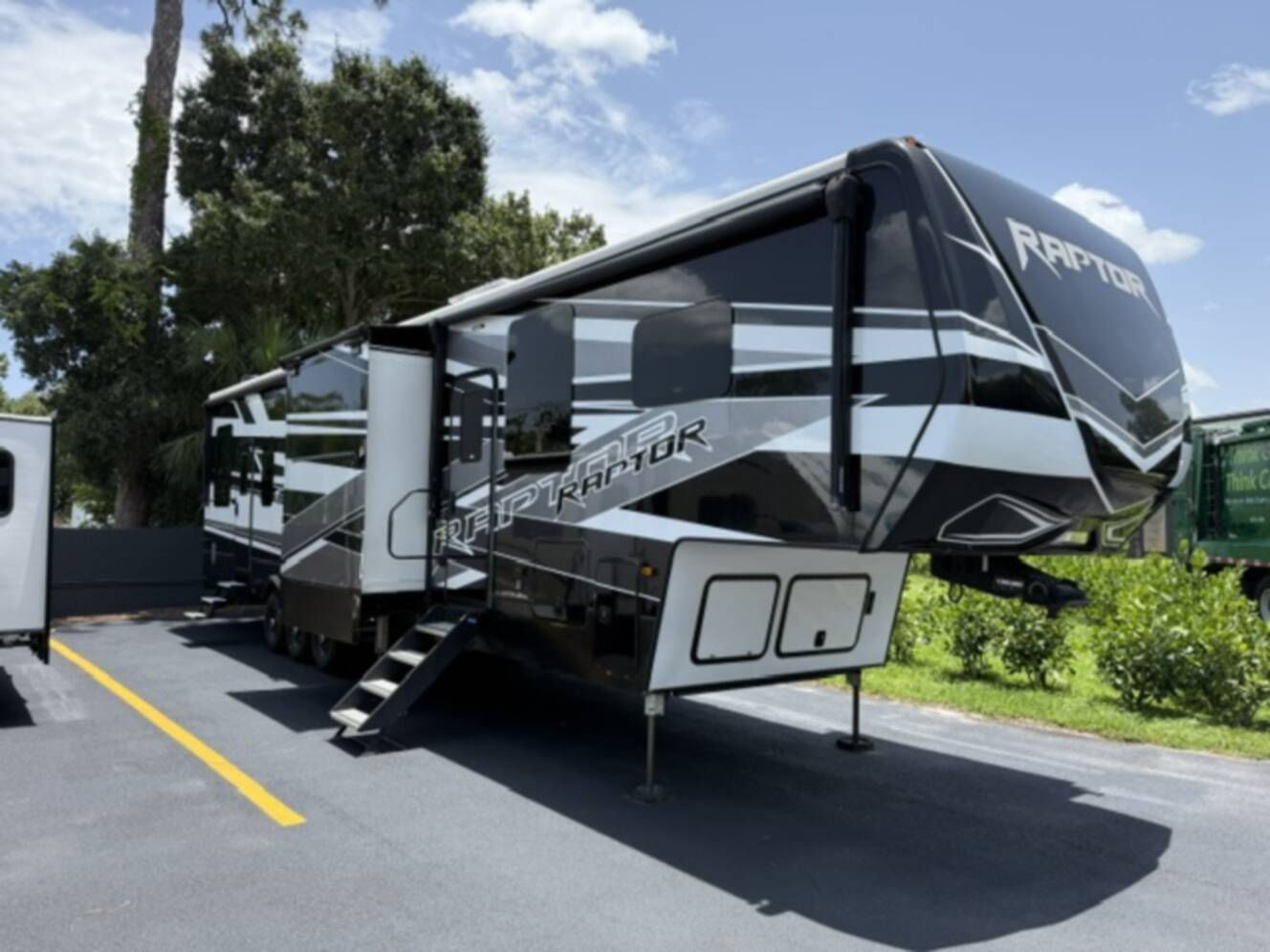 A photo of this 2022 Keystone RAPTOR 423