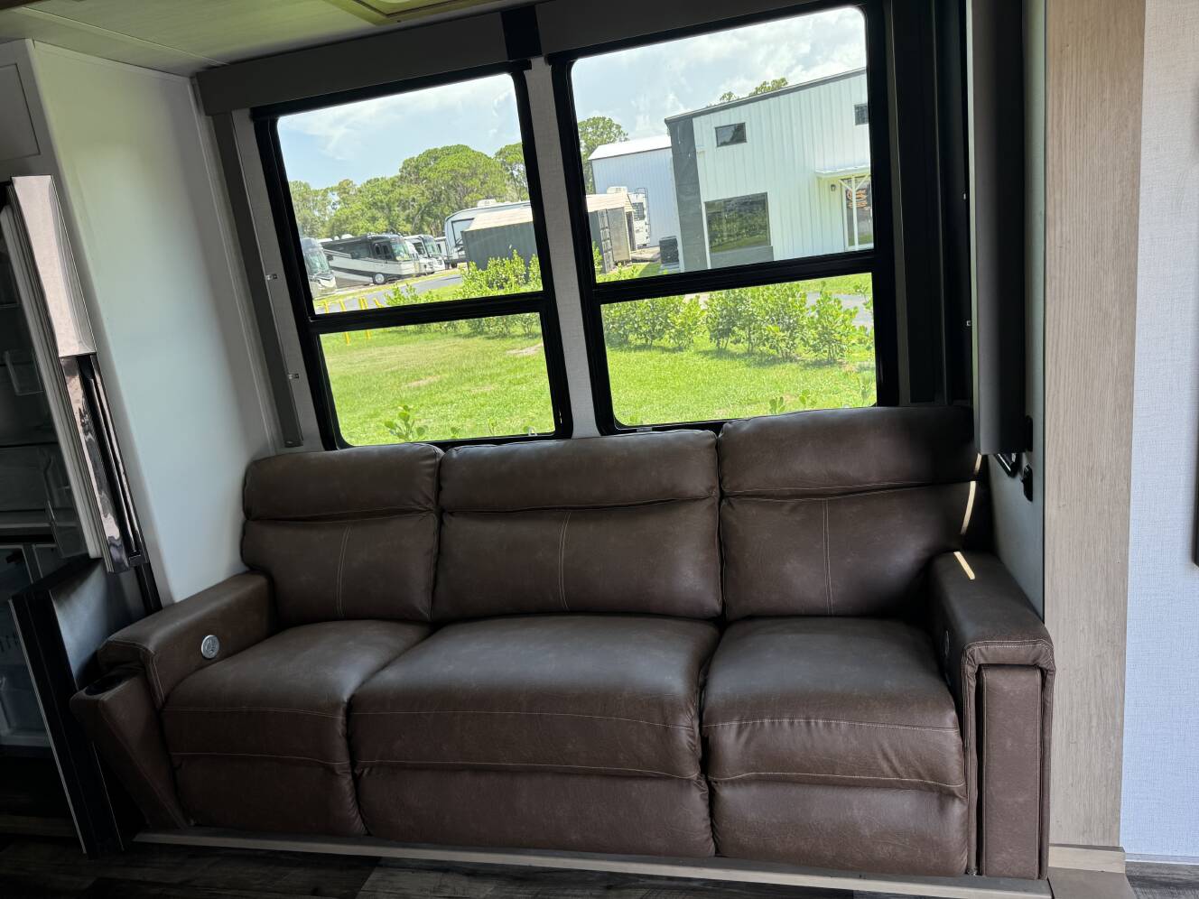 A photo of this 2022 Keystone RAPTOR 423